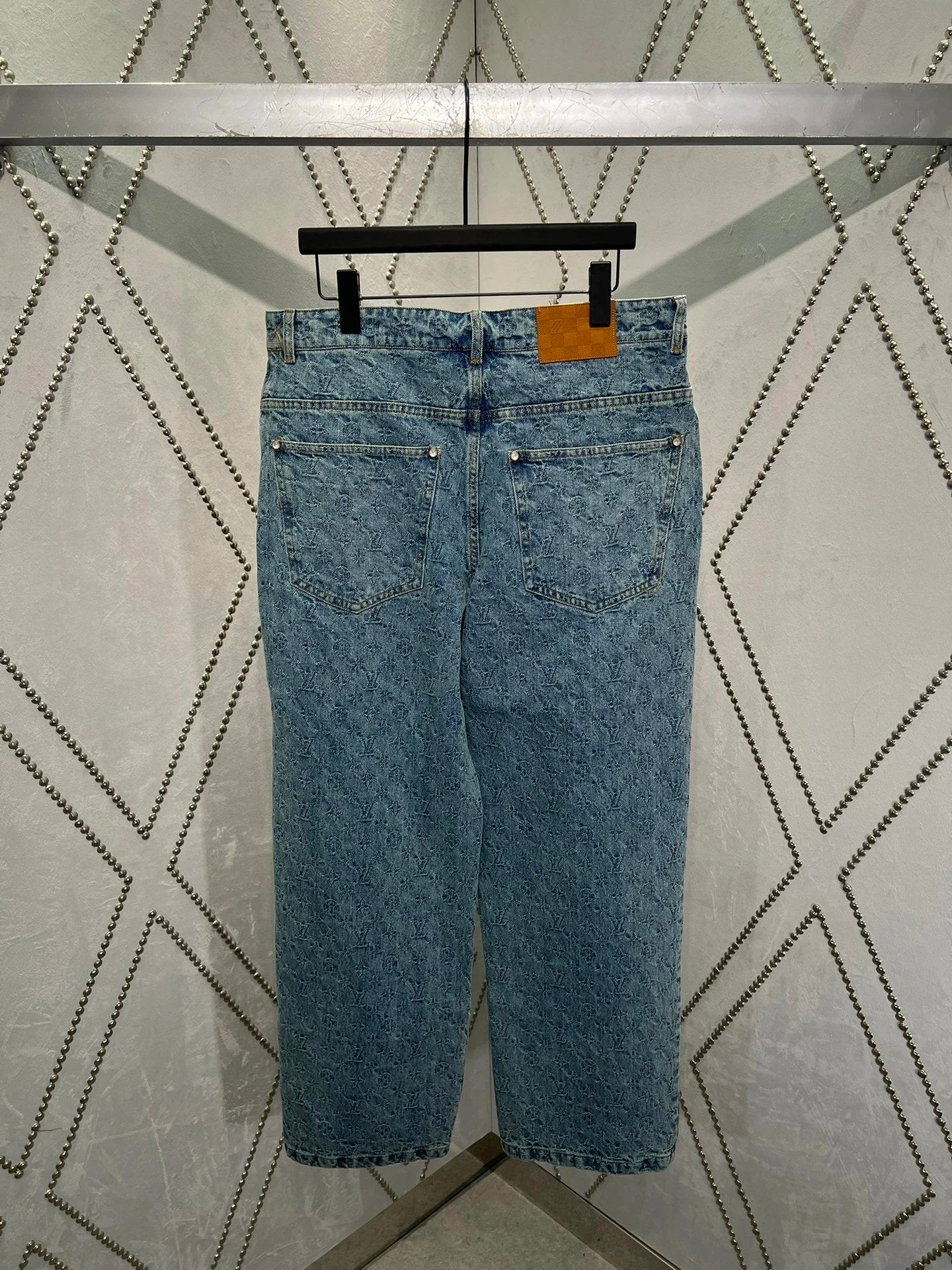 Louis Vuitton LV Jeans Monogram Jacquard Weave Embellished with Pearl Buttons, Pocket Rivets, and Back Waist Leather Label logo Straight Washed Blue Jeans Autumn Winter New Unisex Loose Casual Wide Leg High Waist Pants