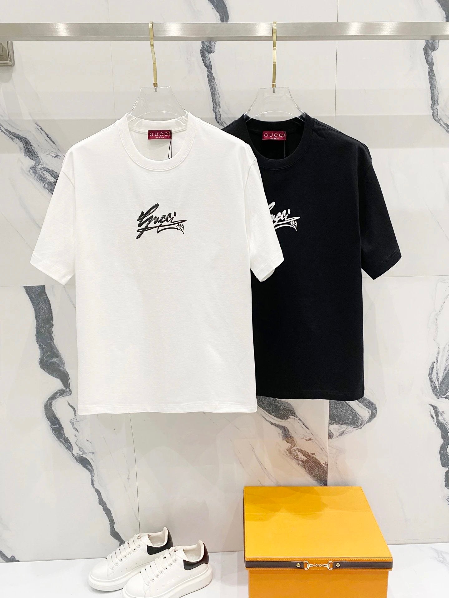 Gucci T-shirt Simple Chest Signature Letter Print logo round Neck Short Sleeve25ss New pure cotton T Unisex T-Shirt OS Drop Shoulder Loose Fit Base Shirt Top T-Shirt Short Sleeve
