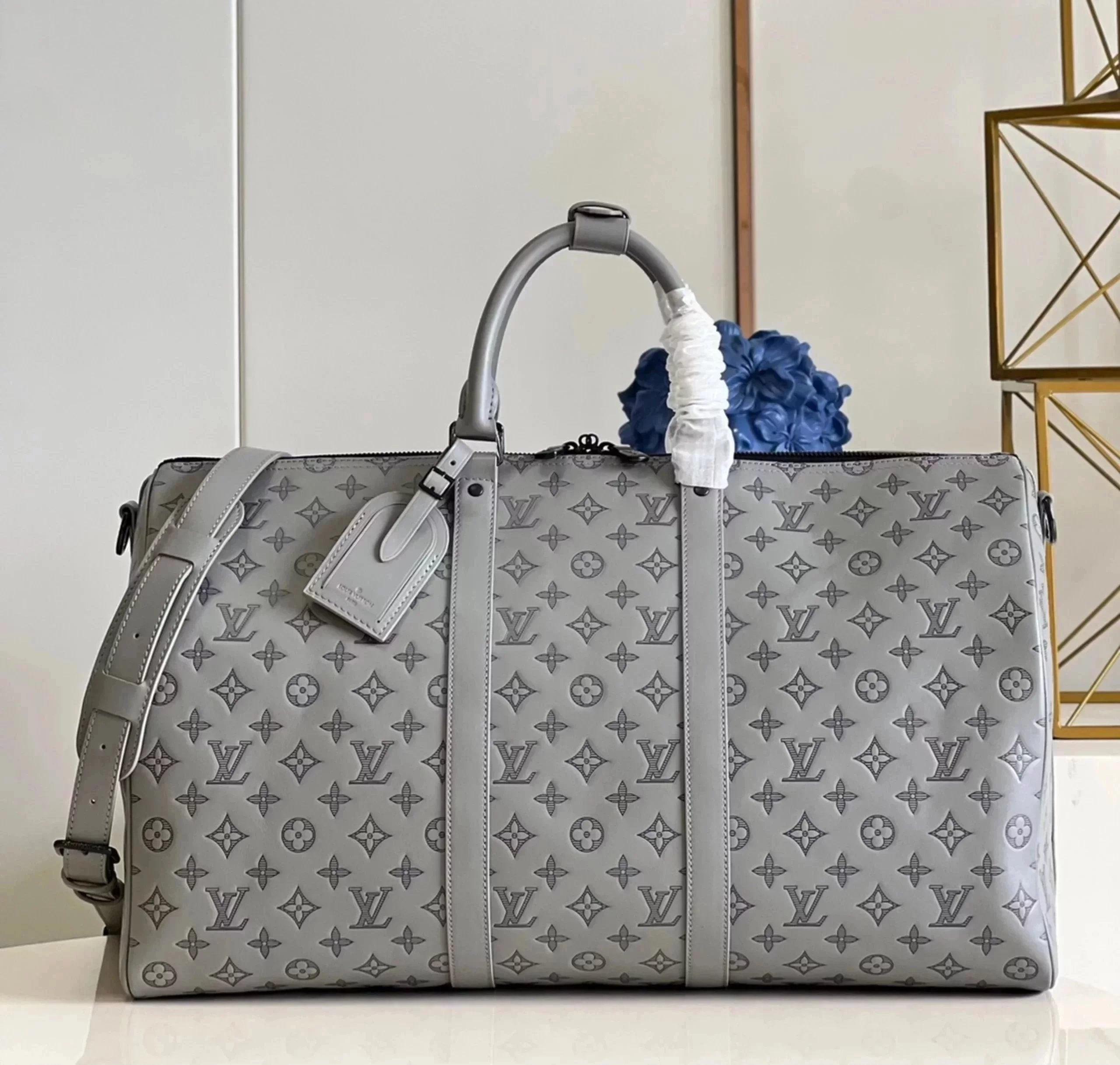 Louis Vuitton LV Travel Bag Top version 2022New Surrogate Shopping Edition M461172022New Men's, Gray Cowhide Embossed keepal50Travel Bag Portable Travel One Shoulder Bag Luggage Bag Gym Bag Large Capacity Multi-Purpose Package