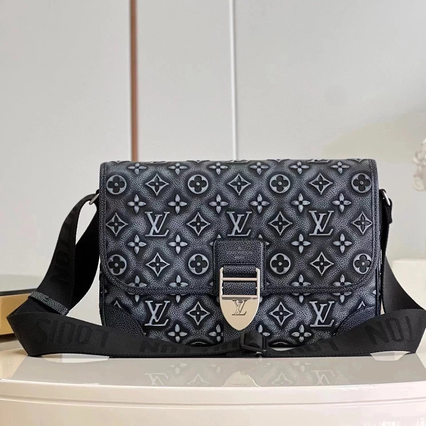 Louis Vuitton LV Men's Bag Top version 【Inspection-Free Version】Original Leather2022New M21358Archy Medium Men's Messenger Bag Men's Messenger Bag Shoulder Messenger Bag M21371ToteJourney Series Handbag Briefcase Shoulder Bag Messenger Bag Lawyer Informat