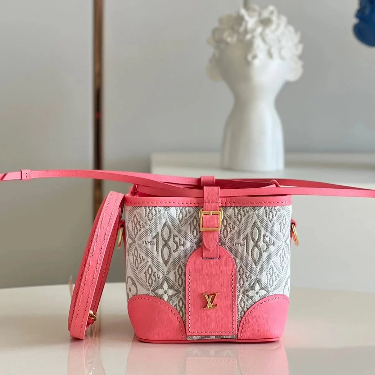 Louis Vuitton LV Women's Bag Top version Original Bag NOEPURSE Selling Package mini Drawstring Bucket Bag Shoulder Crossbody Bag M570992024New Small Chinese Character Fu Bag OnlineOnly Handbag White Flower M83227Small Waste Bag M82885New Purchase Package