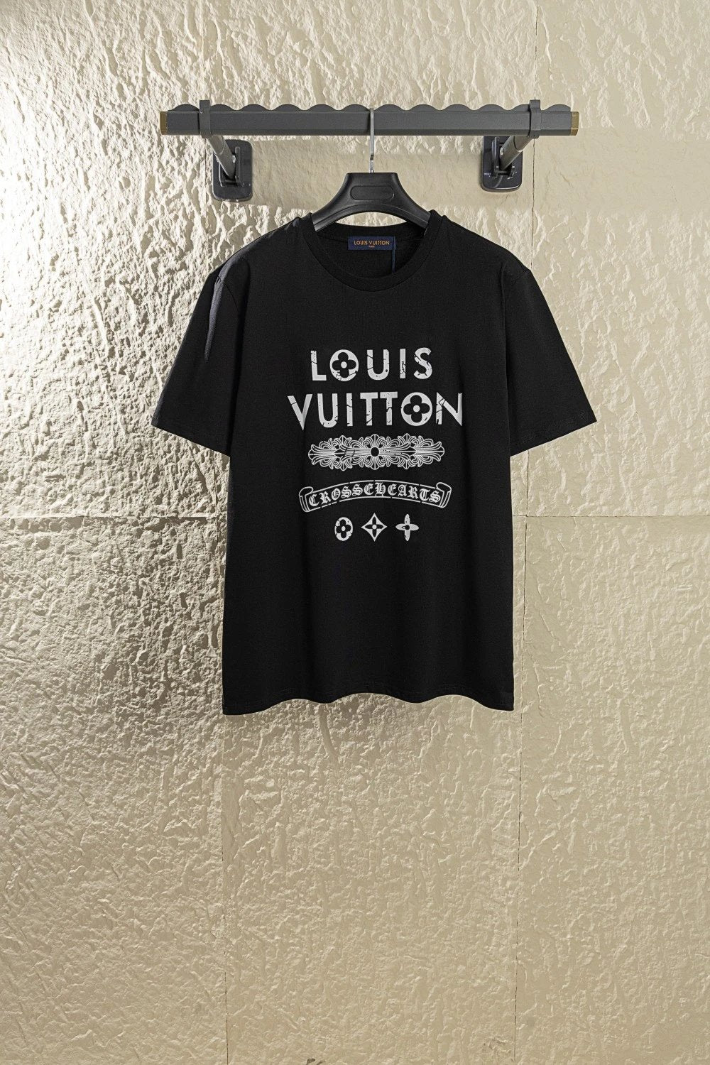 Louis Vuitton LV T-shirt Joint Name CH Heart of Gold Chest Sanskrit Graffiti Spray Painting logo round Neck Short Sleeve25ss New Pure Cotton Unisex Style T T-shirt OS Loose Fit Base Shirt Top Half Sleeve T-Shirt