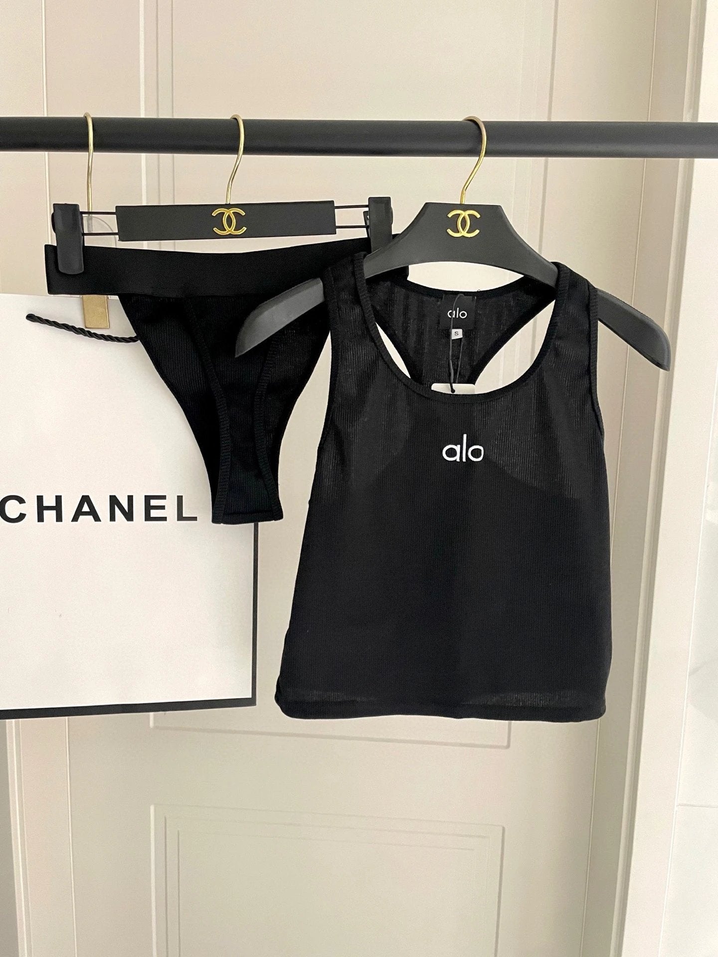 Alo Yoga Swimsuit Letter Embroidery Bikini Two-Piece Swimsuit Sexy Backless White Small Chest Gathered Beach Pool Women's Swimwear Vacation Hot Spring