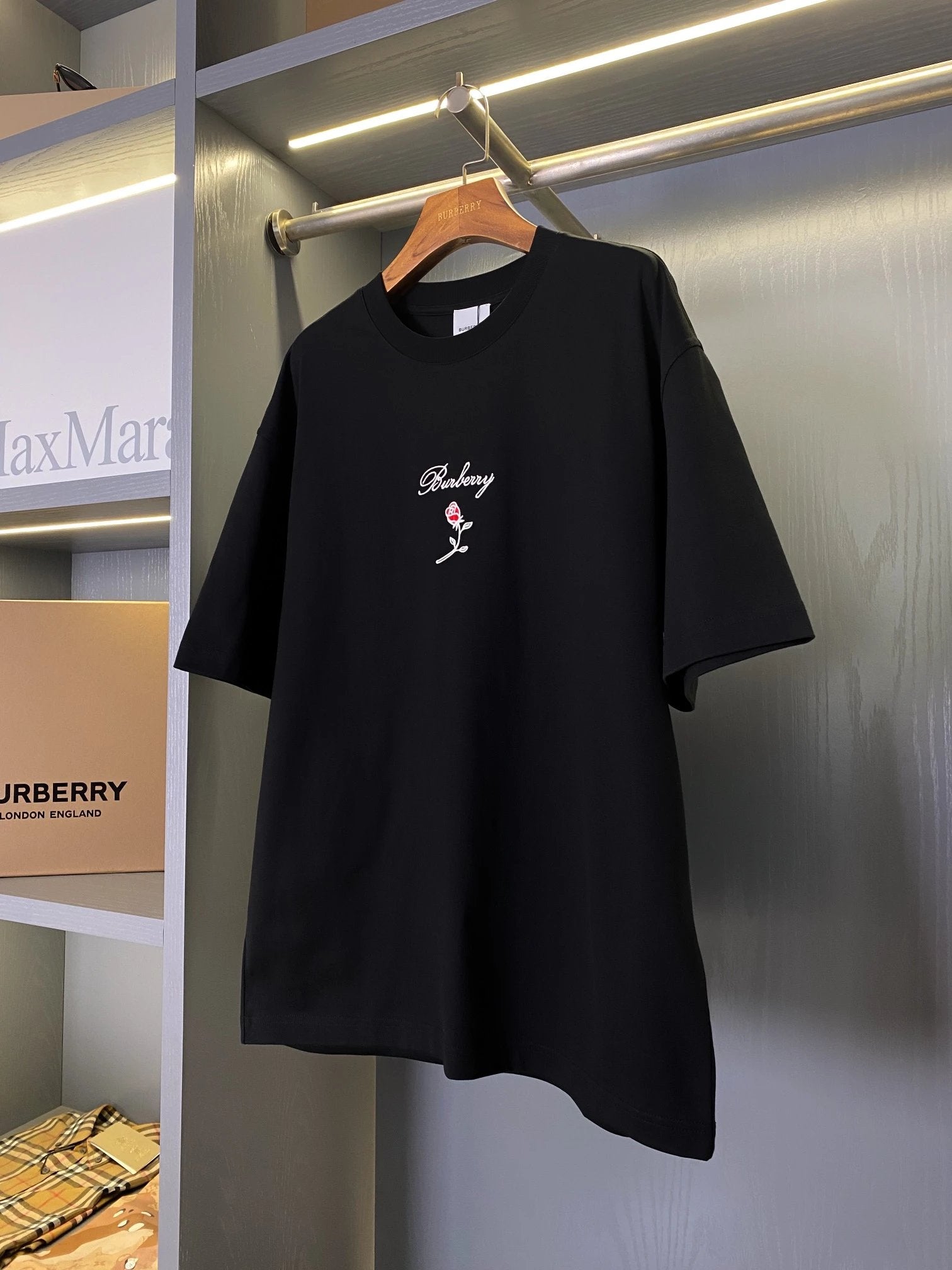 Burberry T-shirt Rose Embroidery logo round Neck Short Sleeve25ss New pure cotton T Unisex T-Shirt OS Loose Fit Base Shirt Top Half Sleeve T-Shirt