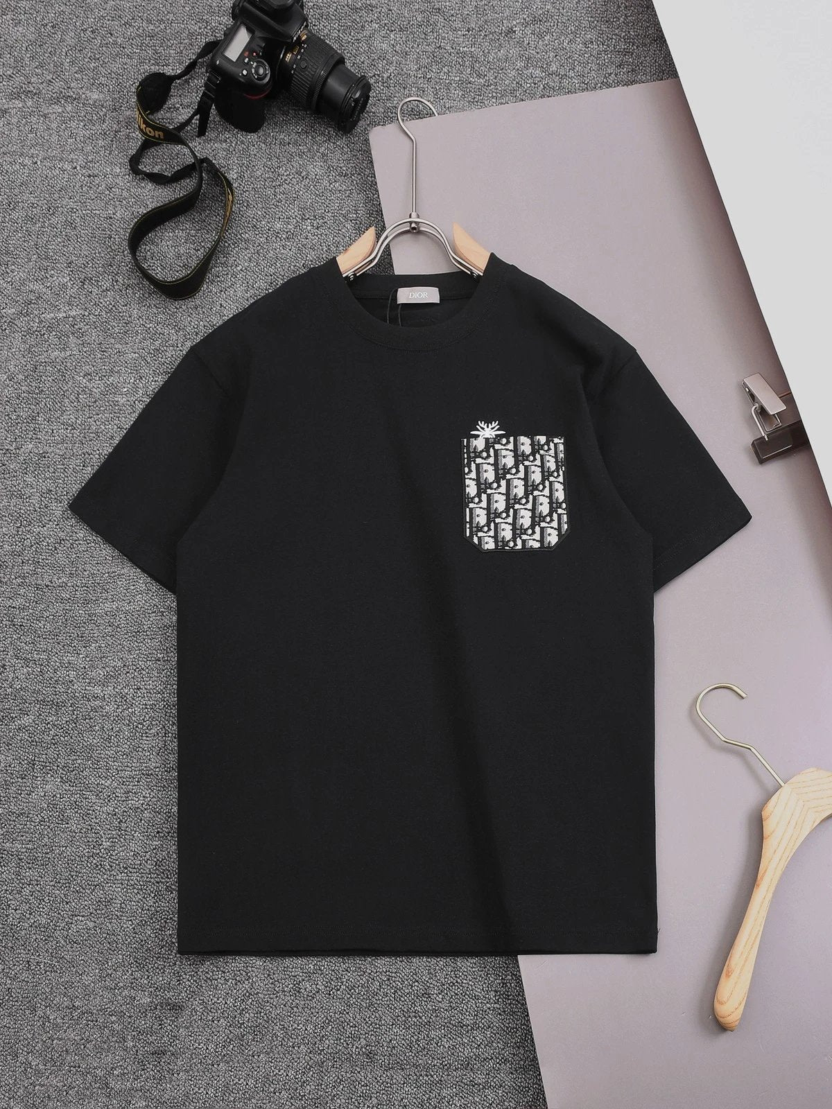 Dior T-shirt Pocket-sized Logo round Neck Short Sleeve25ss New Pure Cotton Unisex Style T T-shirt Base Shirt Tee Shirt OS Loose design