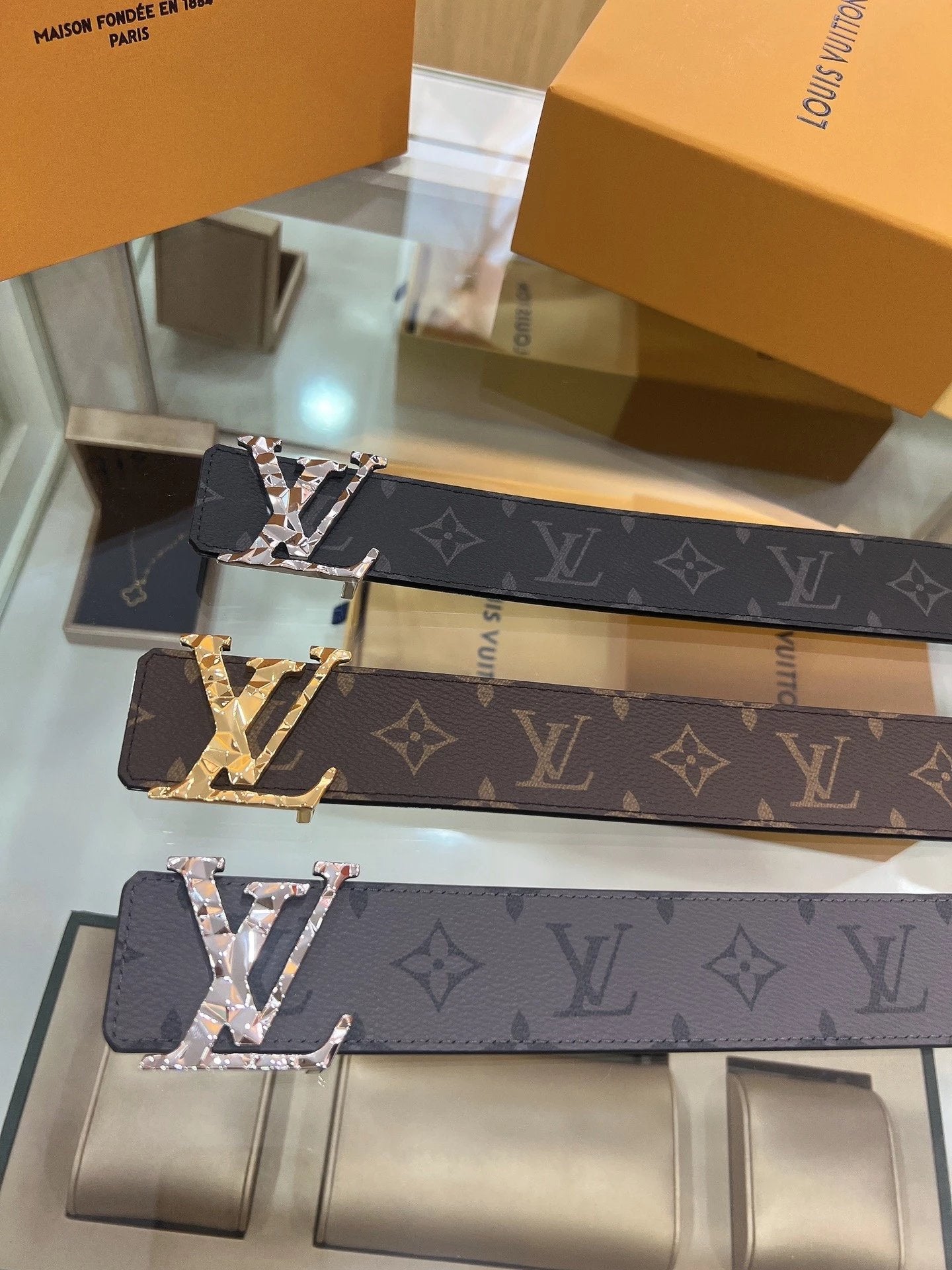 Louis Vuitton LV Belt Top version 【Counter Quality】The Most New Belt4.0cm Men's Belt Metal Buckle Men's Leather Belt with Classic Presbyopic Checkered Belt with Genuine Goods Packaging No Problem in and out of the Counter Versatile Casual Fashion Formal W