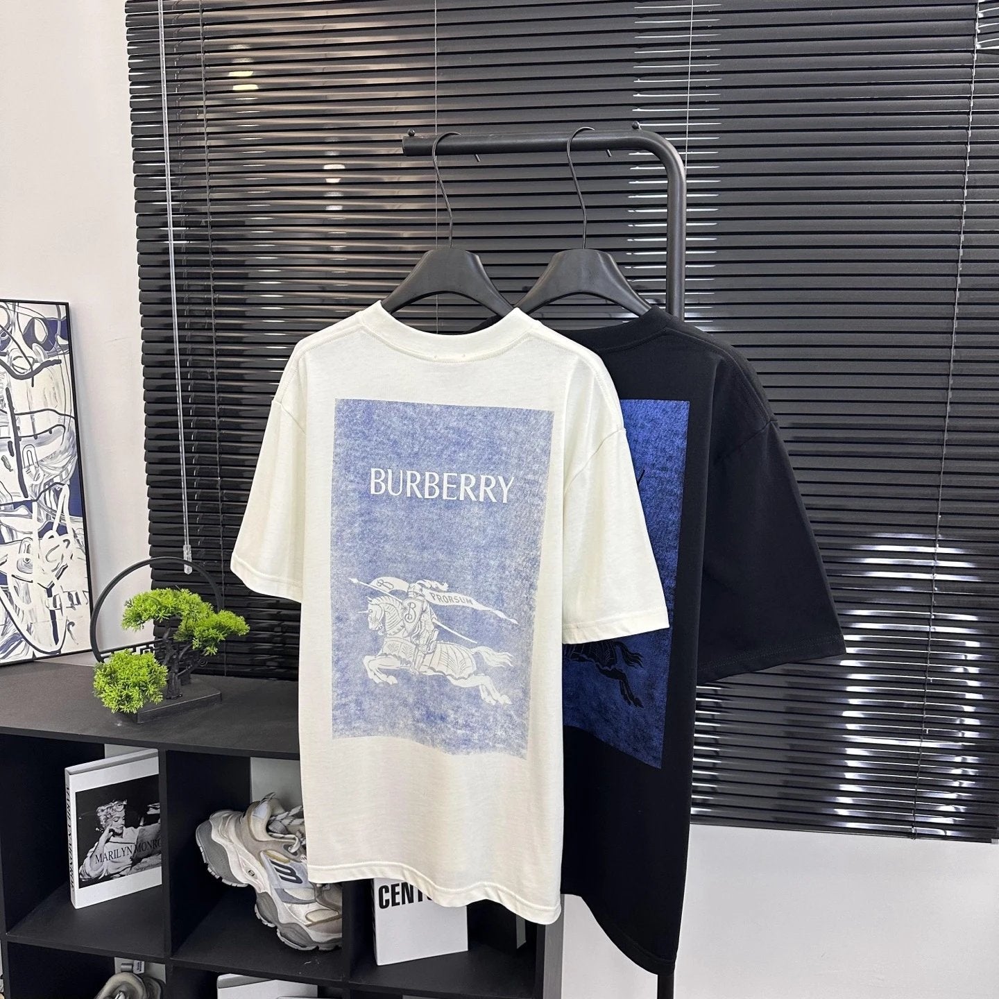 Burberry T-shirt Backside Print logo round Neck Short Sleeve25ss New pure cotton T Unisex T-Shirt OS Loose Fit Base Shirt Top Half Sleeve T-Shirt