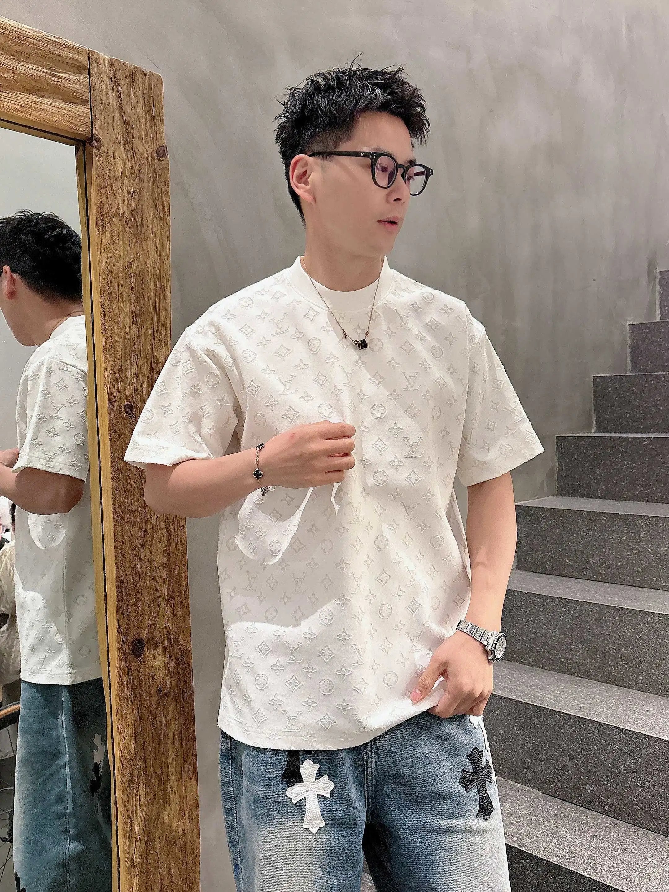 Louis Vuitton LV T-shirt Flame Embroidery Round Neck Short Sleeve25ss New pure cotton T Unisex T-Shirt OS Drop Shoulder Loose Fit Base Shirt Top T-Shirt Short Sleeve