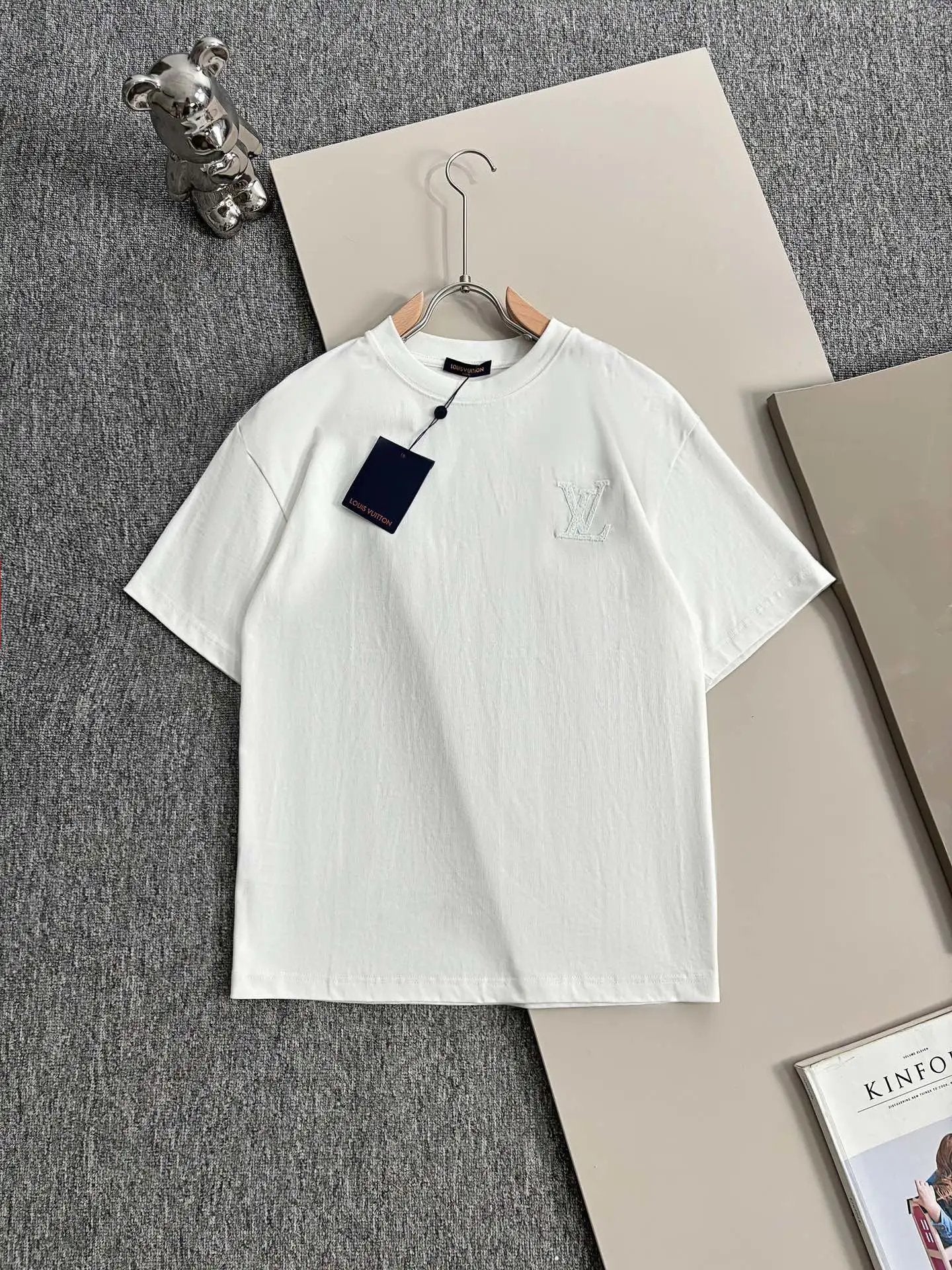 Louis Vuitton LV T-shirt Precision Embroidered Chest Letters logo round Neck Short Sleeve25ss New Pure Cotton Unisex Style T T-shirt OS Loose Fit Base Shirt Half Sleeve T-Shirt Top Half Sleeve