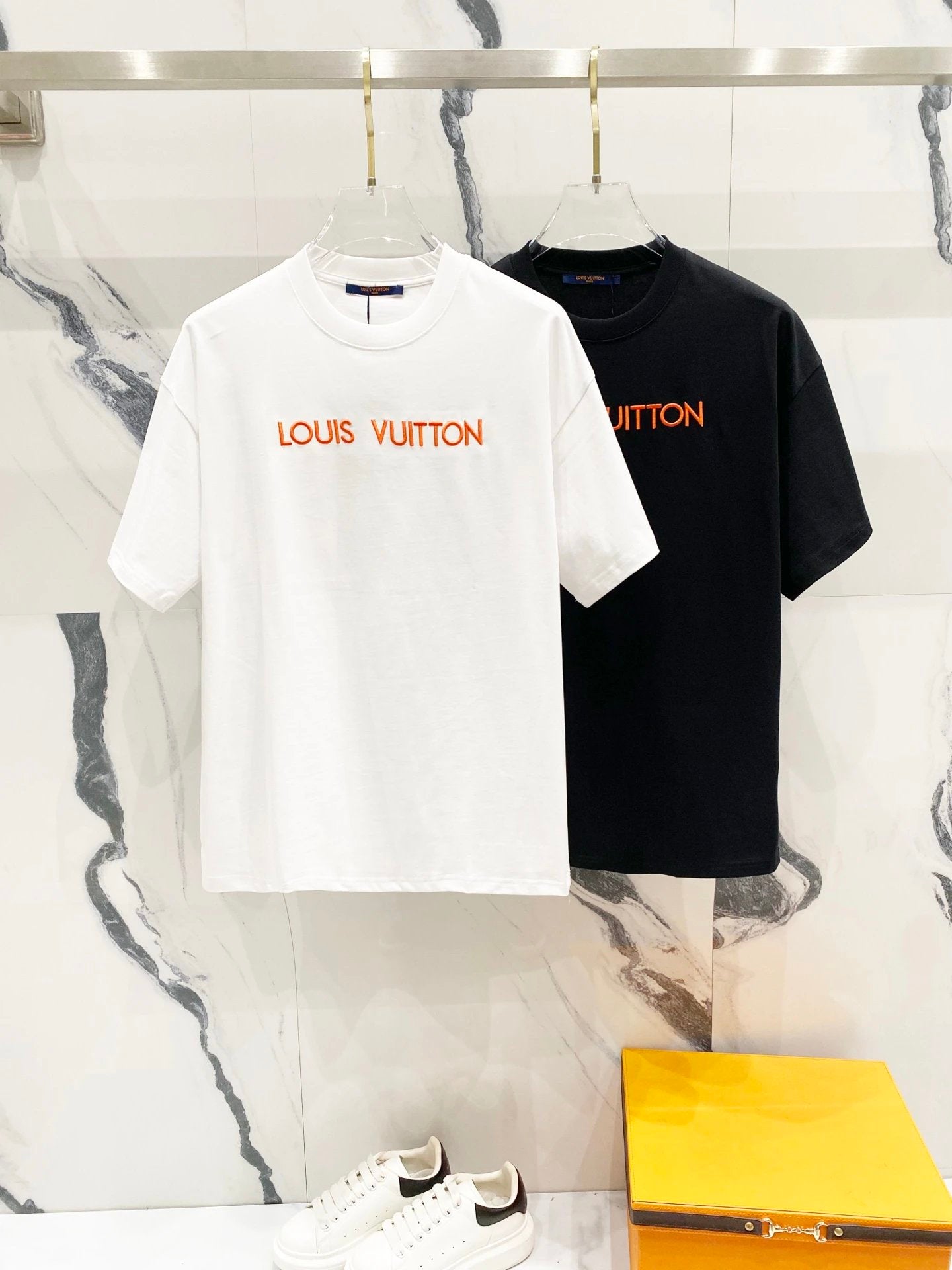 Louis Vuitton LV T-shirt Orange Embroidery with Chest Letter Arrangement logo round Neck Short Sleeve25ss New pure cotton T Unisex T-Shirt OS Drop Shoulder Loose Fit Base Shirt Top T-Shirt Short Sleeve