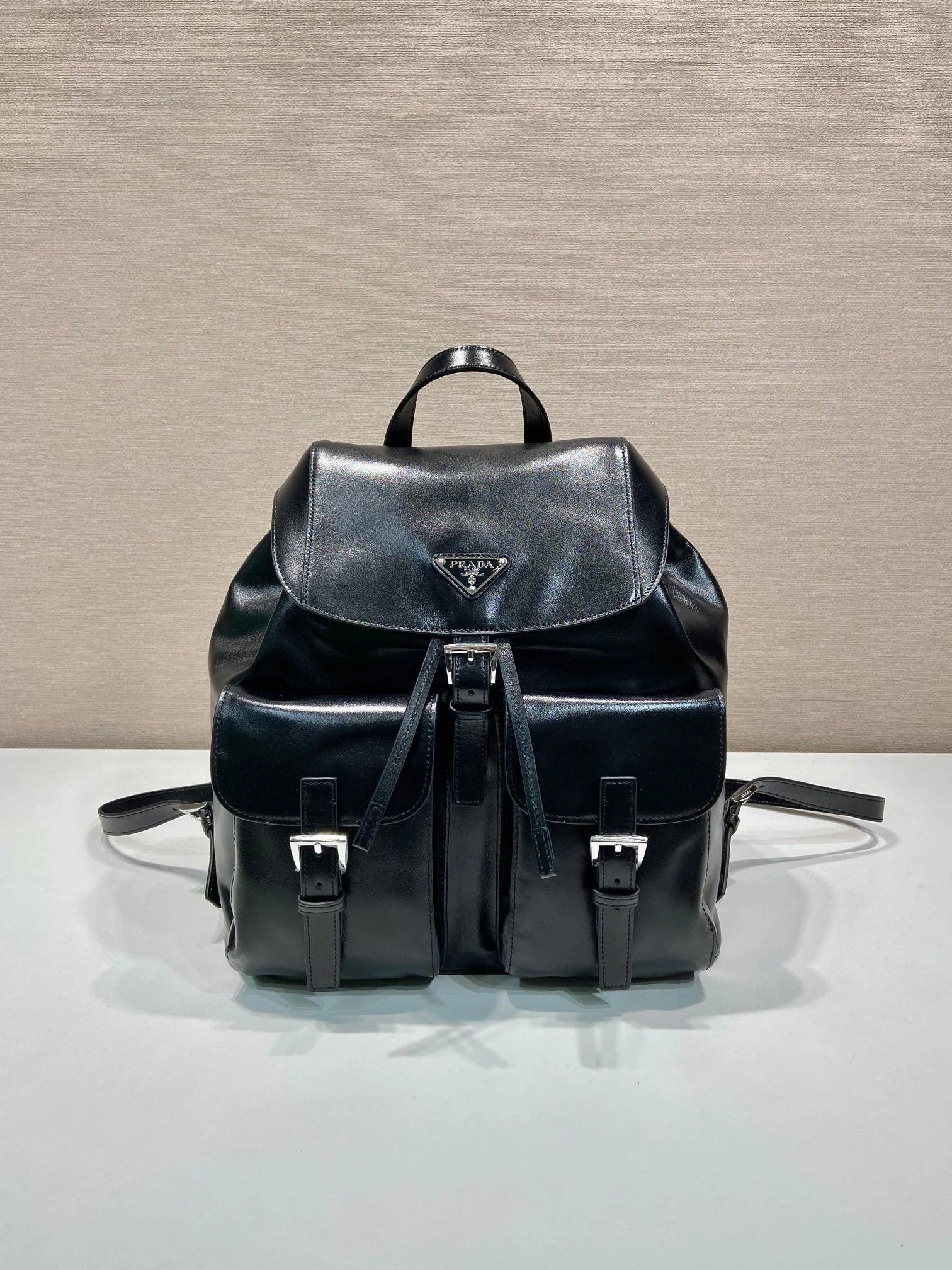 PRADA Bag Top version Classic Backpack Imported Oil Wax Calfskin Metal Triangle Logo Decorative Flap Buckle Open and Close Schoolbag Backpack Backpack Women's Bag Women's Bag1BZ811B Oil Wax Skin