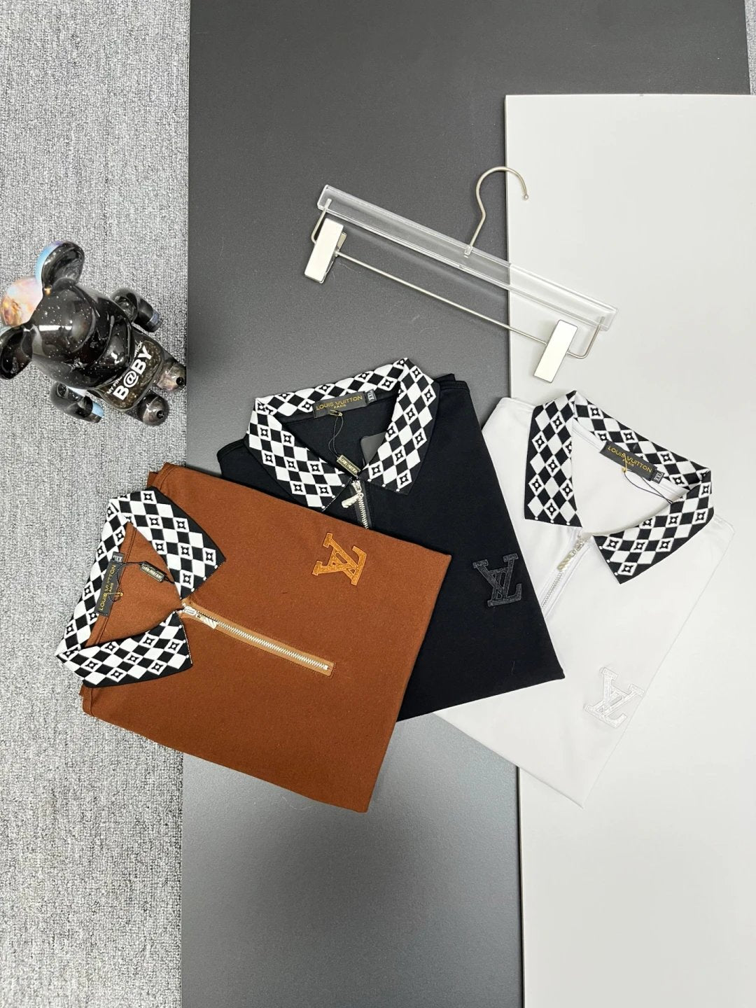 Louis Vuitton LV T-shirt Black and White Grid Embroidery on the Collar logoPOLO Short Sleeve Turn-down Collar Shirt Unisex Summer Loose Fit T Business Commuter Short Sleeve Shirt Plus Size