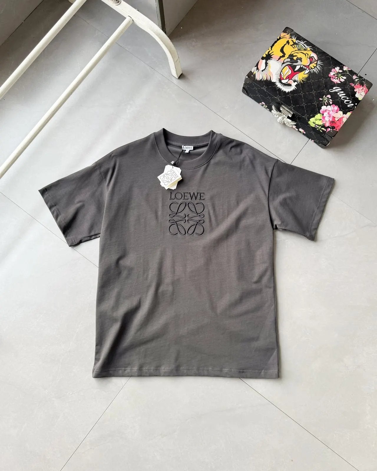 LOEWE T-shirt Chest Letter Pattern Embroidery logo round Neck Short Sleeve25ss New Pure Cotton Unisex Style T T-shirt OS Loose Fit Base Shirt Top Half Sleeve T-Shirt