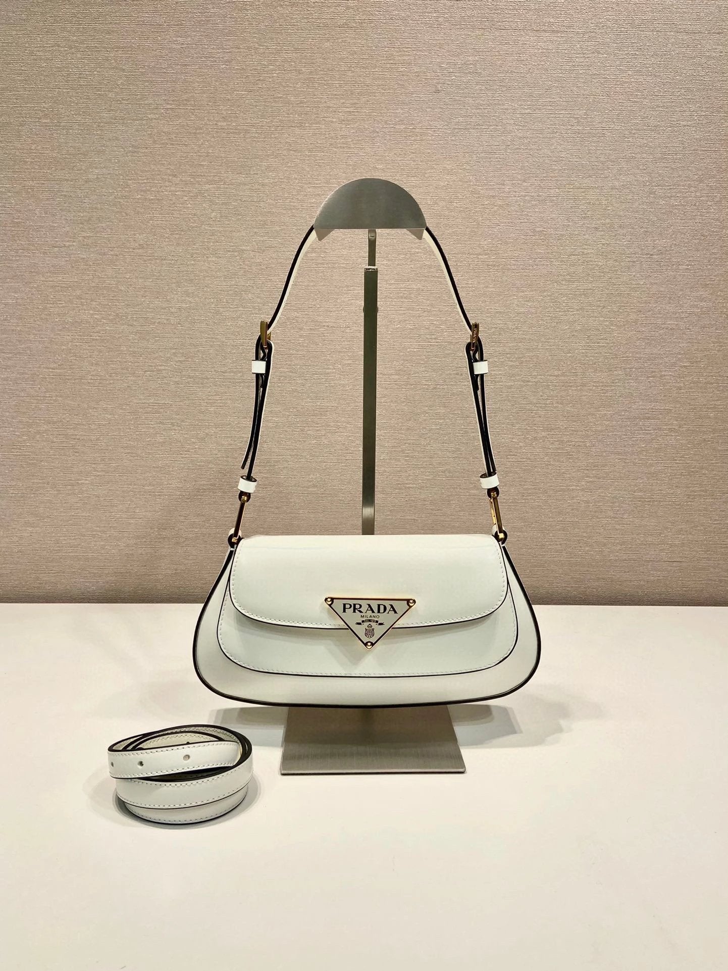 PRADA Bag Top version Version Latest Triangle Metal Logo Badge Cowhide Underarm Bag Calfskin Chain Bag Messenger Bag Shoulder Bag Underarm Bag Handbag Women's Bag1BD345