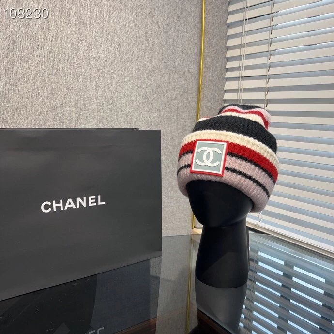 Chanel Hat Large Version Coarse Knitted Woolen Cap
The Style Is Big Enough and Won't Loose...
The Coarse Knitting Design Is Very Lazy
Color Matching Small Icon Is Very Delicate
The Color Matching Is Also Very Friendly and Suitable for Various Styles
Super