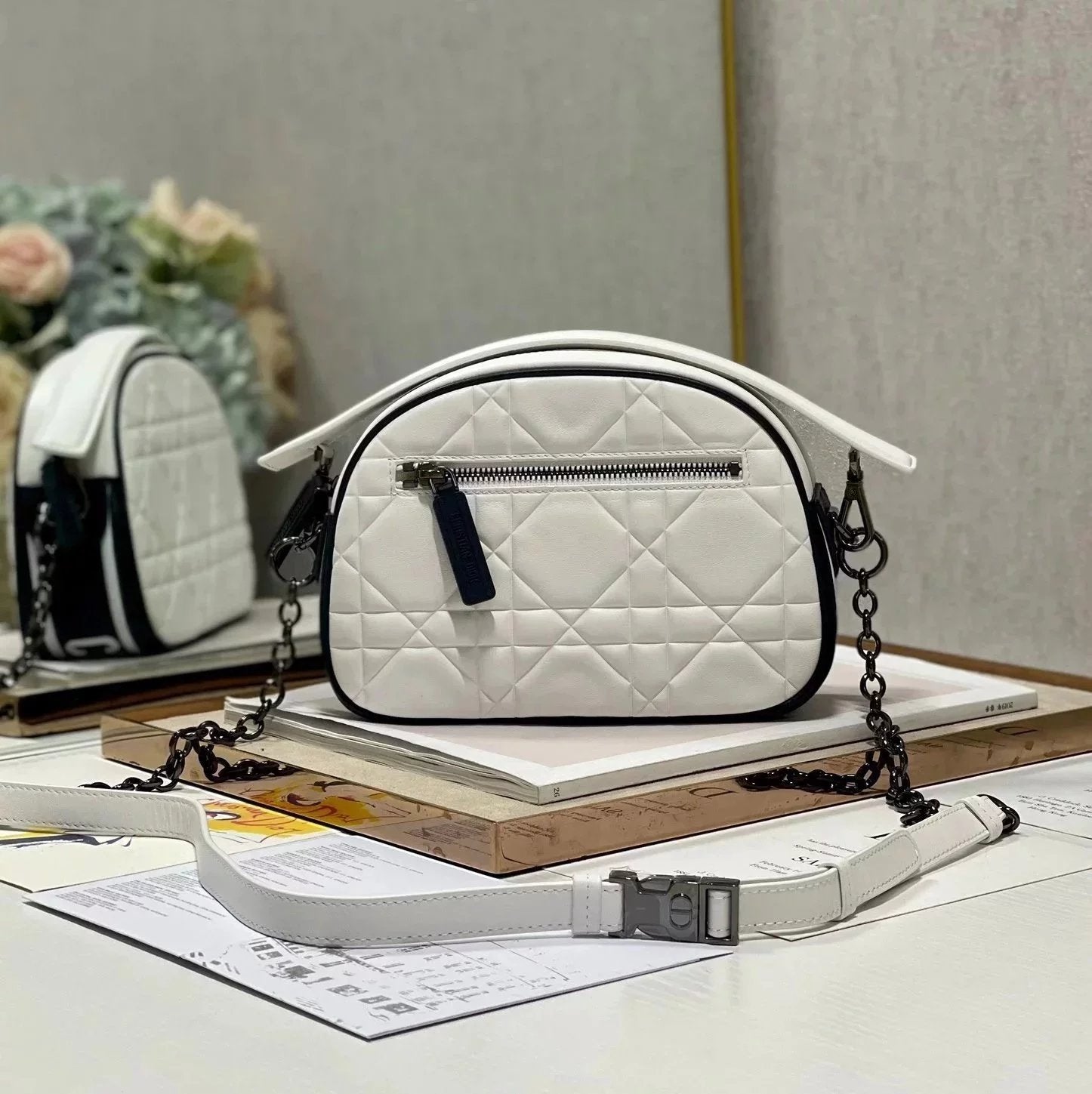 Dior Women's Bag Top version 【Original Leather Quality】New Bun-Shaped Bag2022Spring and Summer New Cosmetic Bag Camera Bag Box Bag Mobile Phone Bag Portable Shoulder Messenger Bag for Women