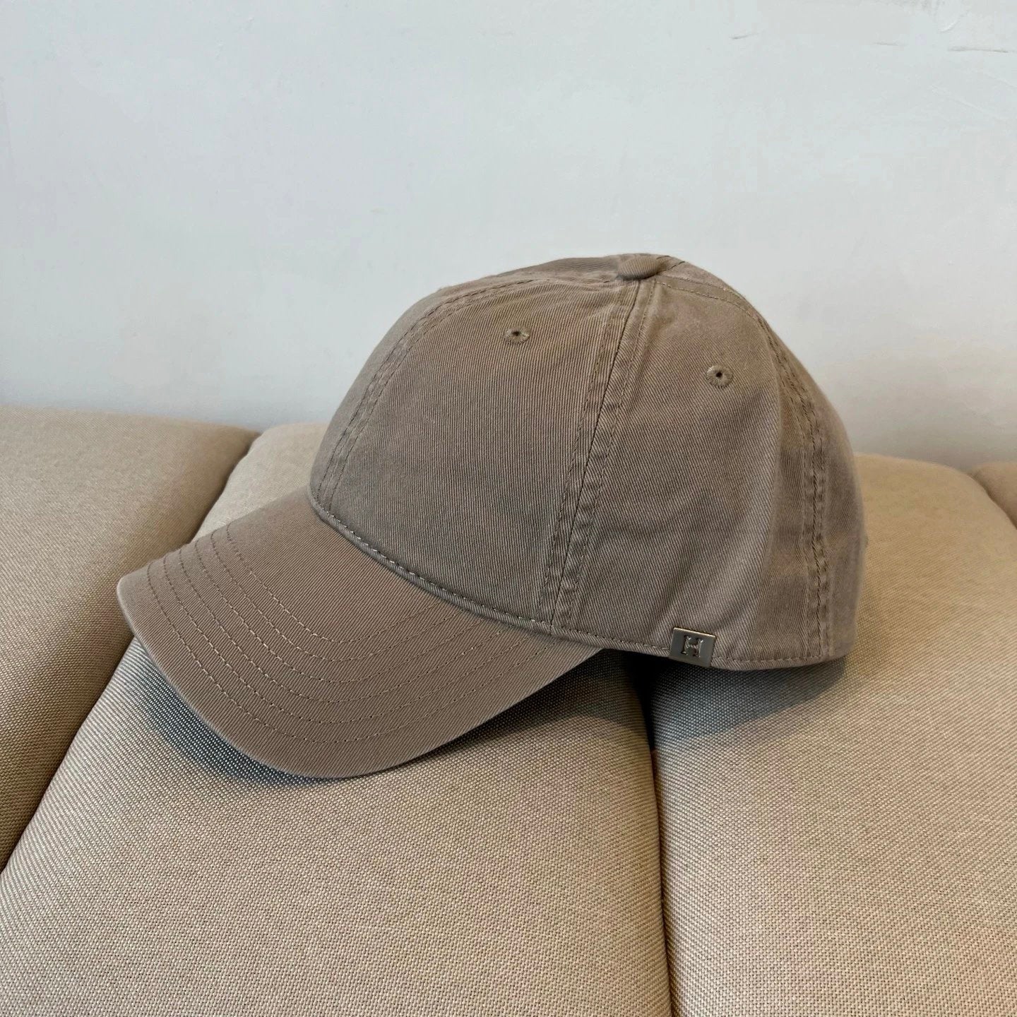 Hermes Hat Letters logo Baseball Cap Sunshade Sun Protection Duckbill Cap Slimming Face Curved Brim Versatile Large Head Circumference Sports Hat Unisex Couple Style