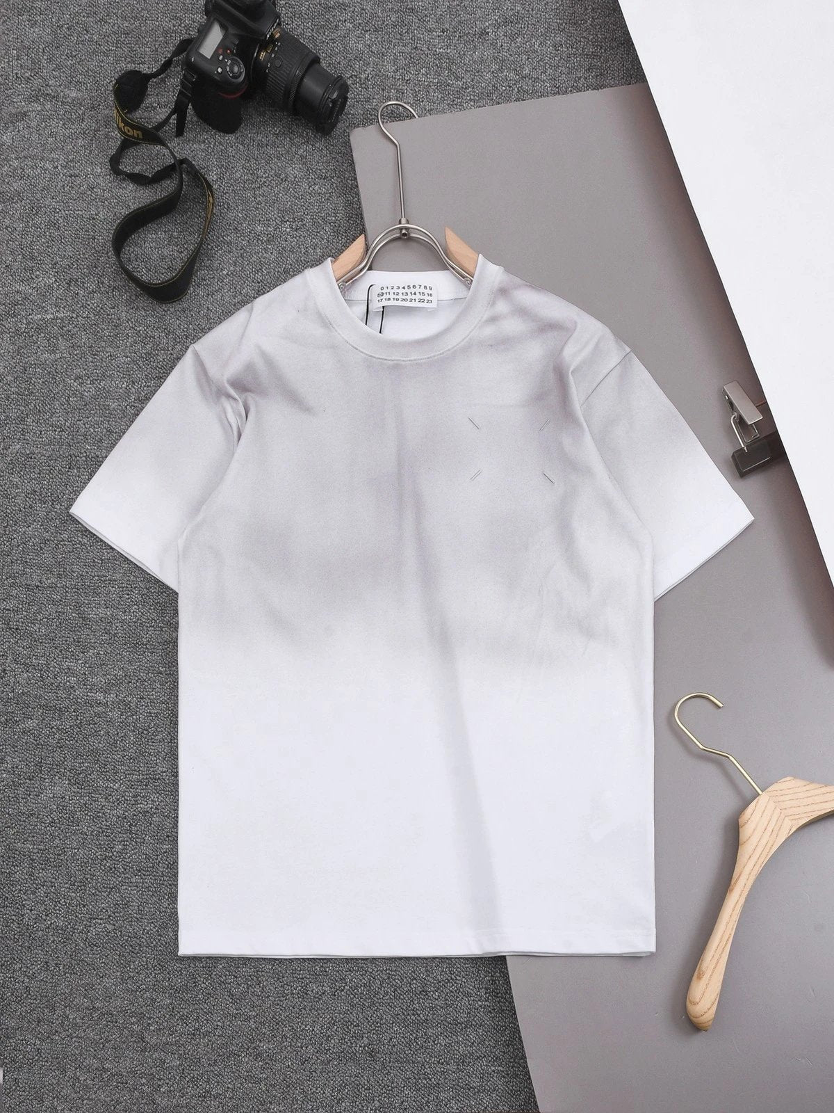 Maison Margiela T-shirt Digital Embroidery Hand-Painted Crew Neck Short Sleeve25ss New Pure Cotton Unisex Style T T-shirt Base Shirt Tee Shirt OS Loose design