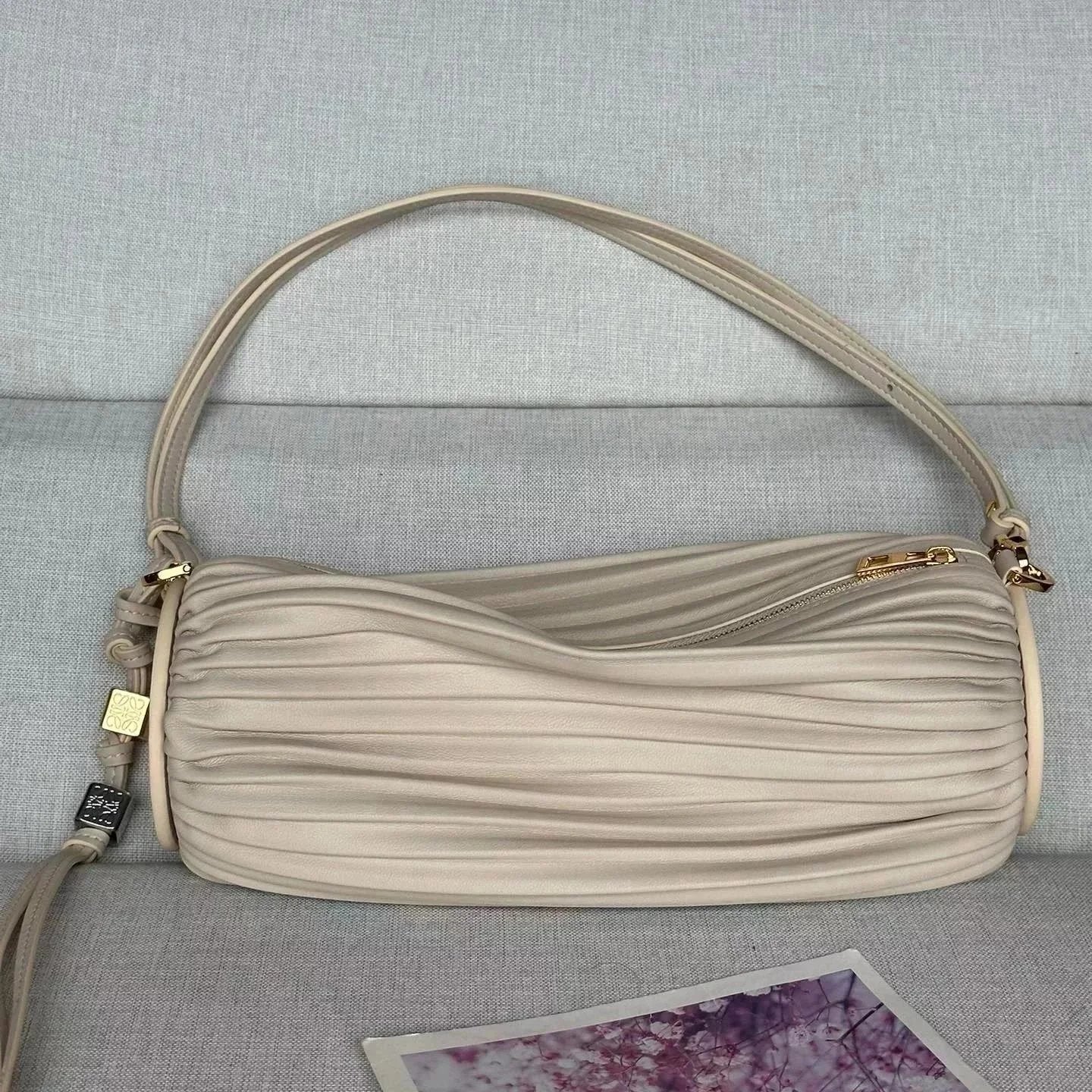 LOEWE Women's Bag Top version 【Original Quality】2024New Product BraceletPouch Pleated Tote Bracelet Bag Women's Bag Handbag Underarm Bag Clutch Shoulder Bag Pleated Napa Cowhide round Bag Luo Jia New Pen Holder Bag Chain Small Bag Shoulder Messenger Bag52