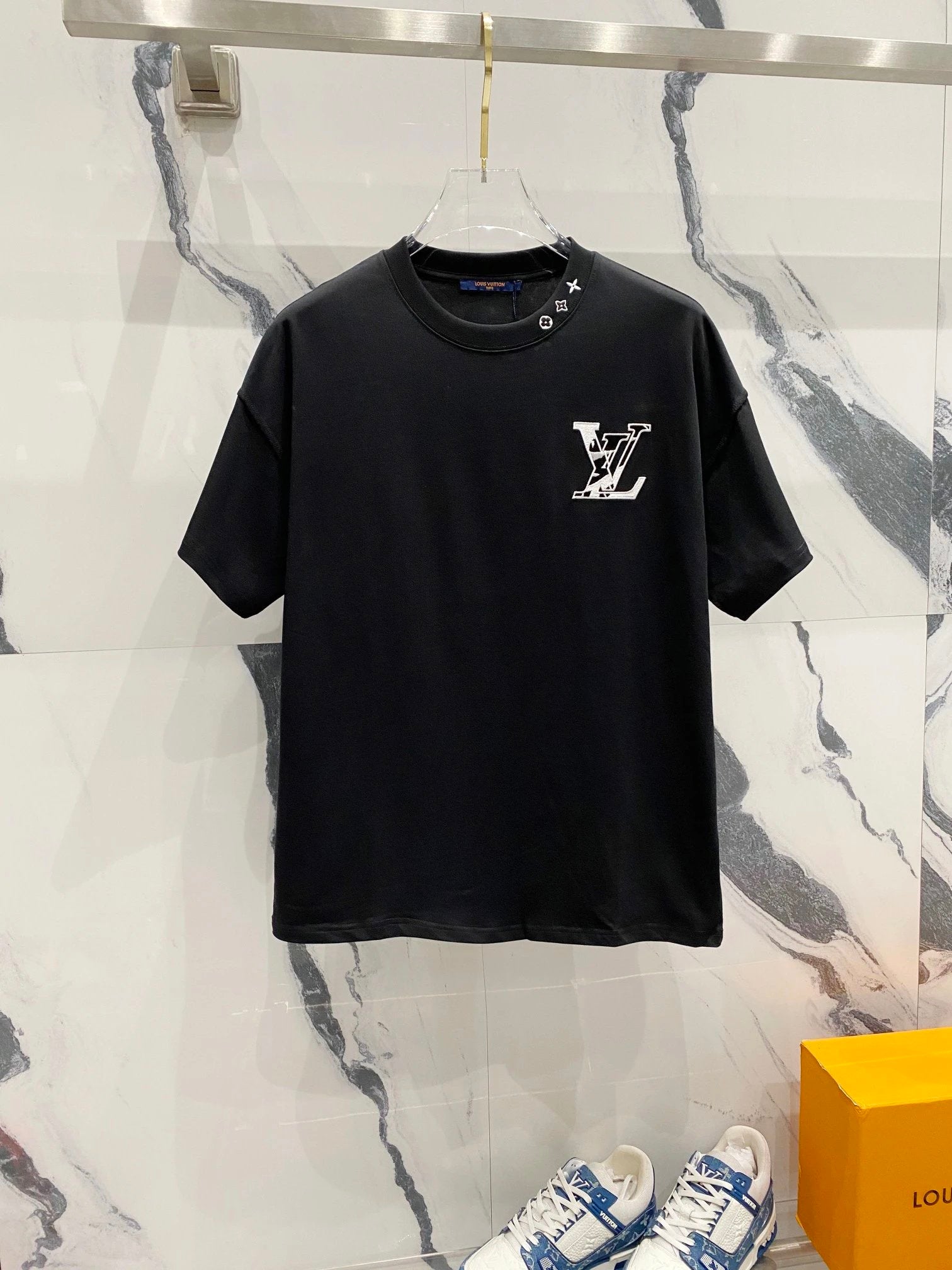 Louis Vuitton LV T-shirt Collar Logo Small Ski Lettering LOGO Embroidered Crew Neck Short Sleeve Pure Cotton T Unisex T-Shirt OS Loose Fit Base Shirt Casual Simple T-Shirt