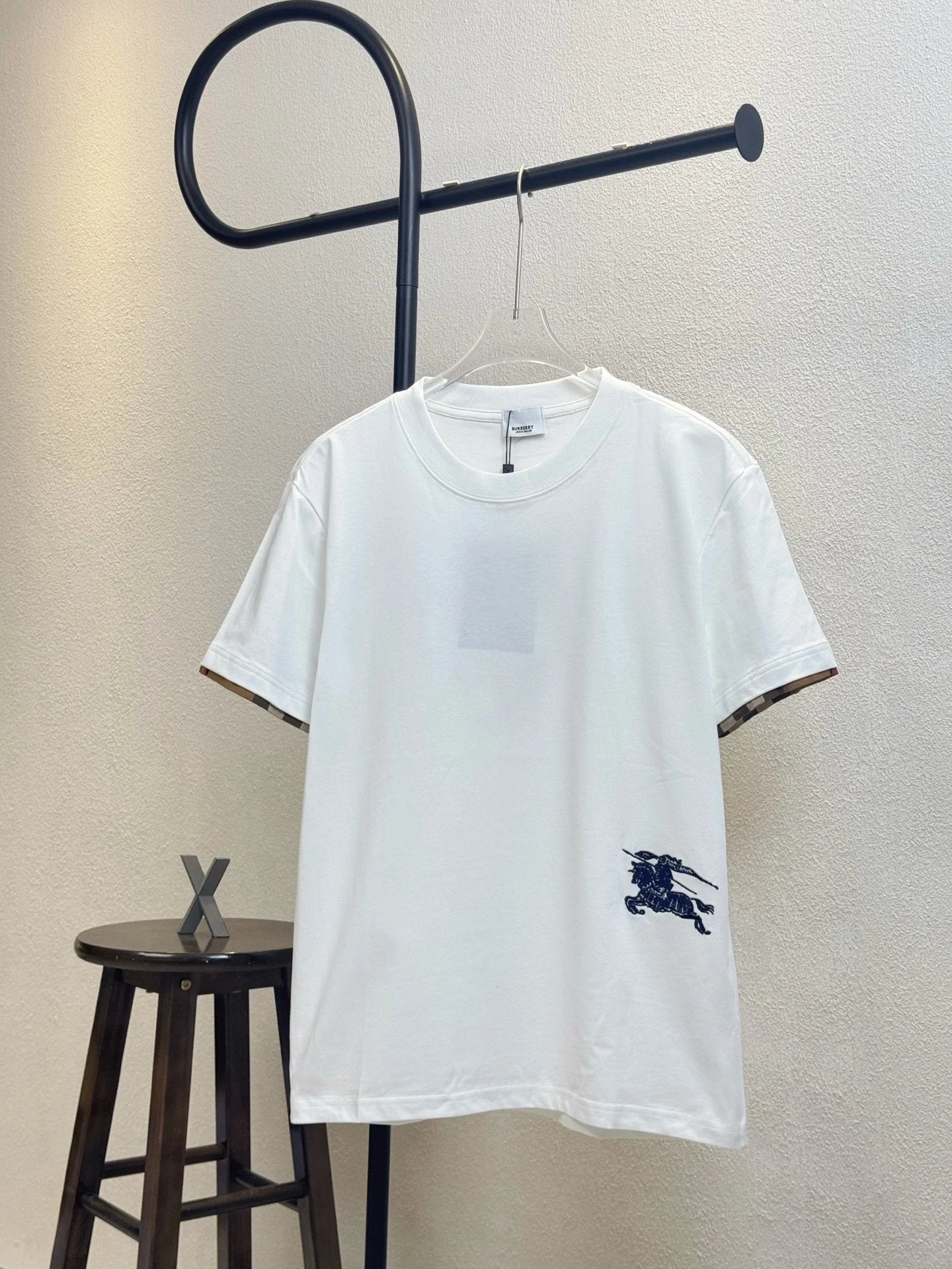 Burberry T-shirt Front Knight Embroidery logo round Neck Short Sleeve25ss New Pure Cotton Unisex Style T T-shirt OS Loose Fit Base Shirt Half Sleeve T-Shirt Top Half Sleeve