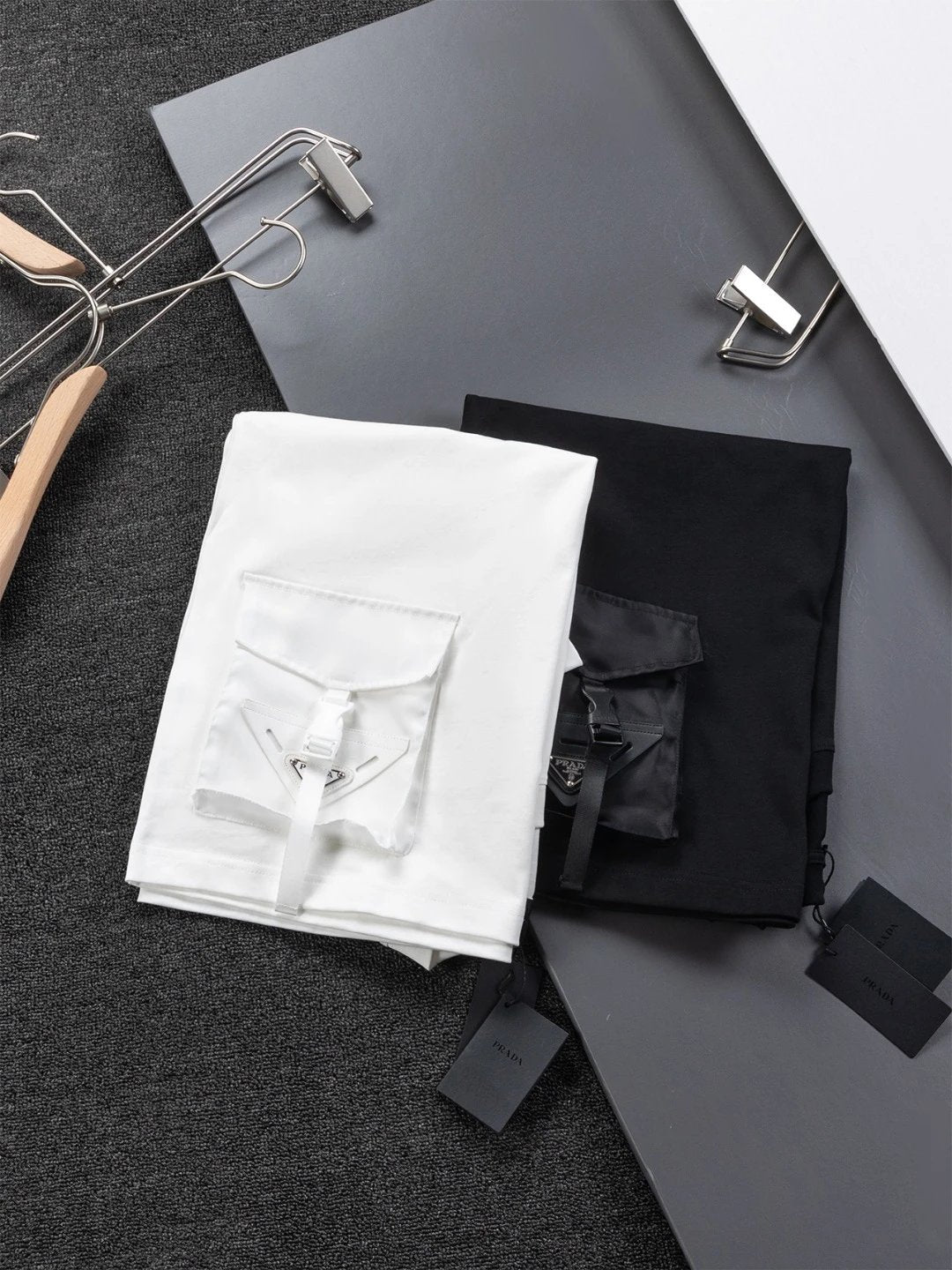 PRADA T-shirt Chest Triangle Sticker Leather Stitching Pocket Embroidery logo round Neck Short Sleeve25ss New pure cotton T Unisex T-Shirt OS Drop Shoulder Loose Fit Base Shirt Top T-Shirt Short Sleeve