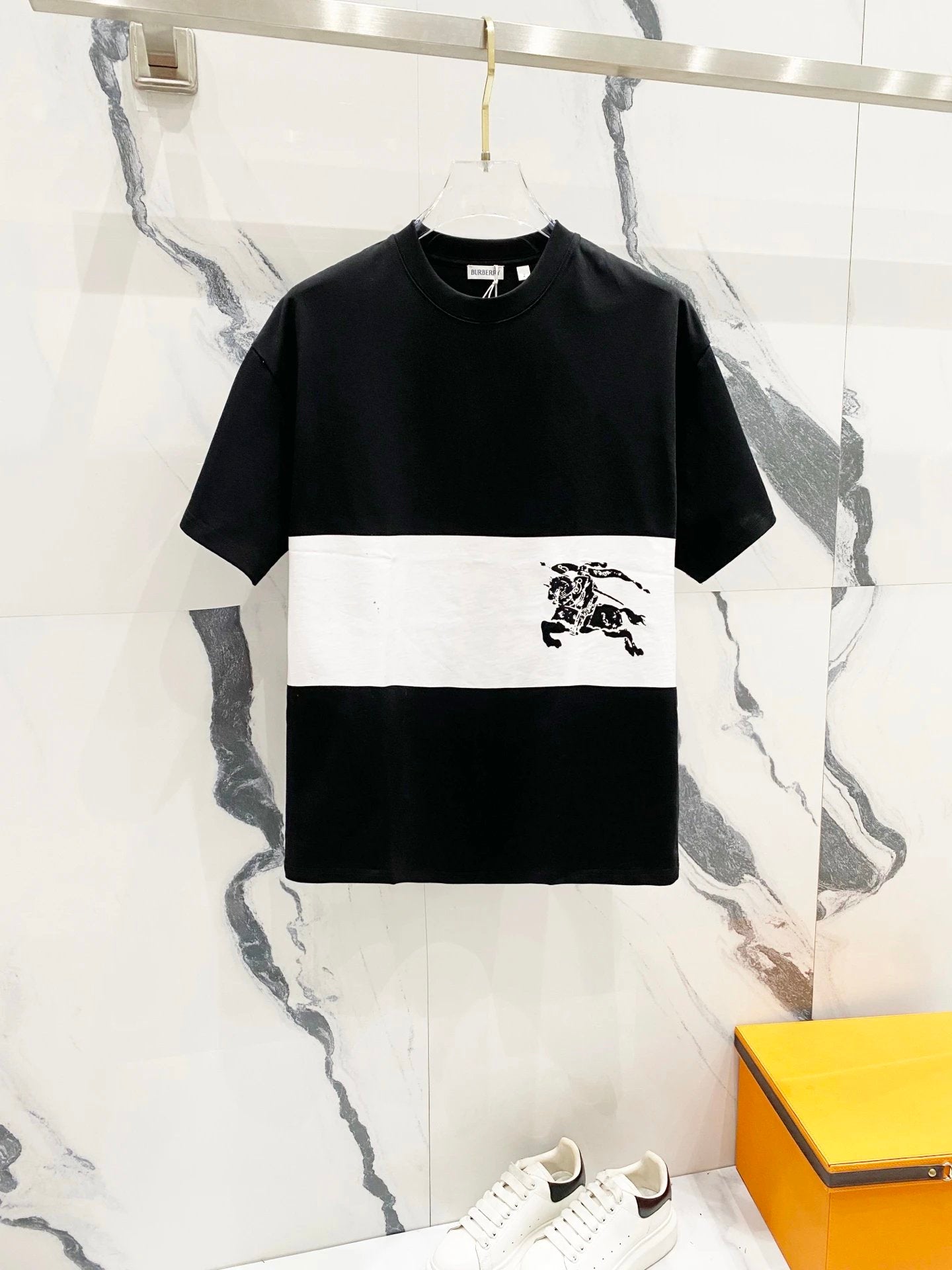 Burberry T-shirt Striped Print on the Chest logo round Neck Short Sleeve25ss New pure cotton T Unisex T-Shirt OS Loose Fit Base Shirt Top Half Sleeve T-Shirt