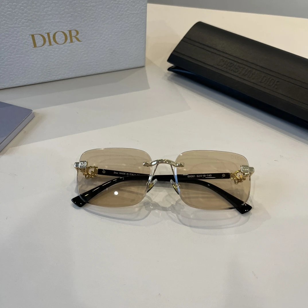 Dior Sunglasses Letter Gold Label Temple Sunglasses Slimming Non-Prescription Unisex Couple Style Driving Beach Fishing UV Protection25ss New Sports Casual Versatile