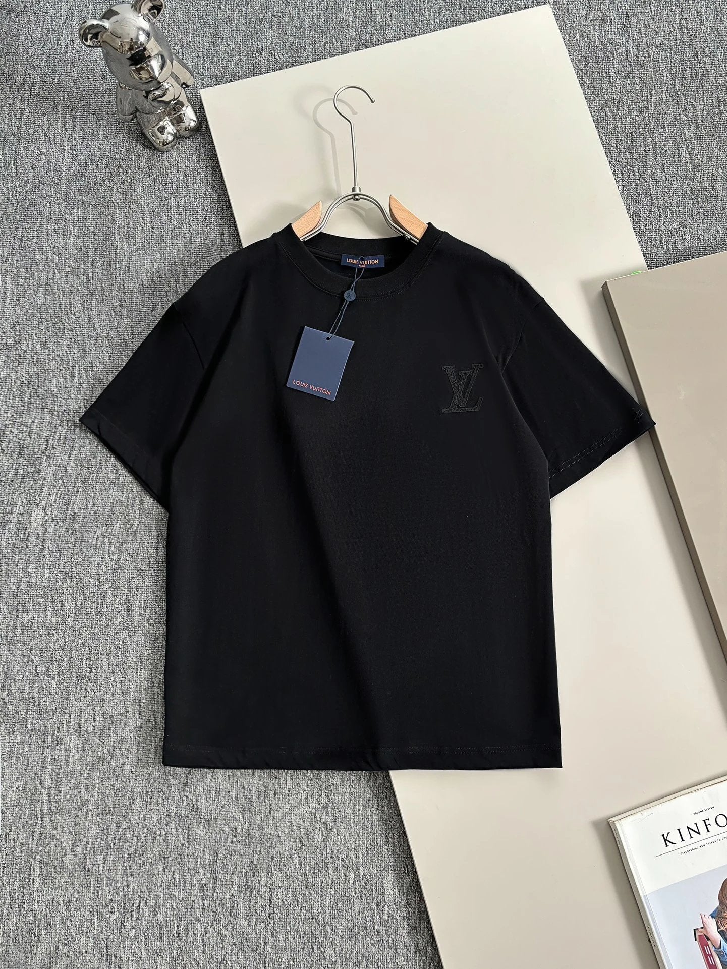 Louis Vuitton LV T-shirt Precision Embroidered Chest Letters logo round Neck Short Sleeve25ss New Pure Cotton Unisex Style T T-shirt OS Loose Fit Base Shirt Half Sleeve T-Shirt Top Half Sleeve