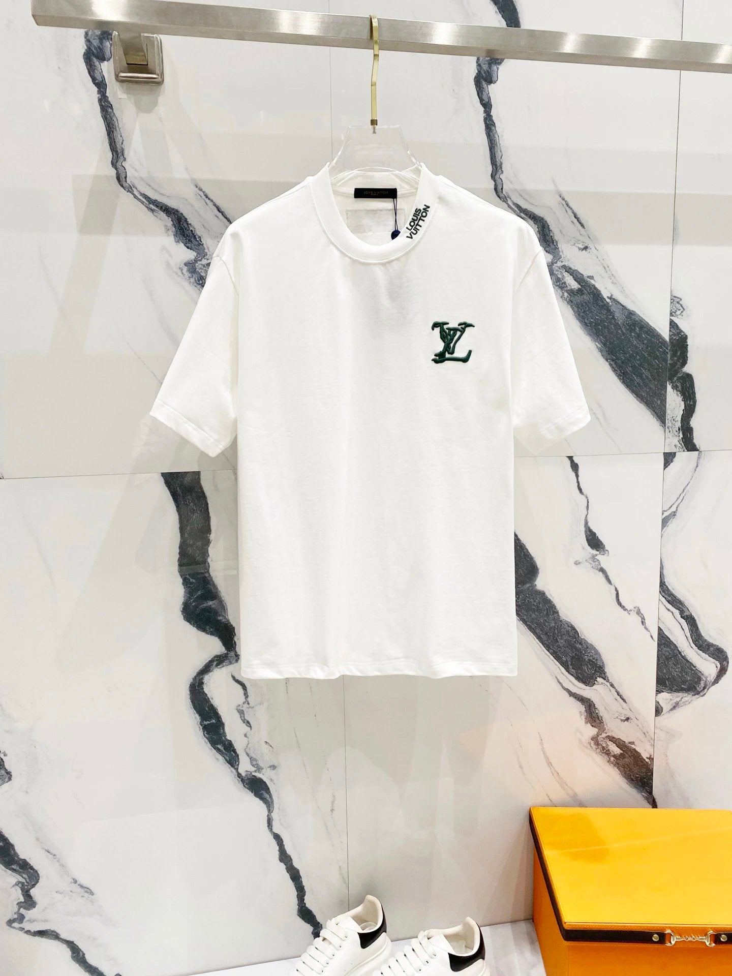 Louis Vuitton LV T-shirt Chest Letter Embroidery logo round Neck Short Sleeve25ss New pure cotton T Unisex T-Shirt OS Drop Shoulder Loose Fit Base Shirt Top T-Shirt Short Sleeve