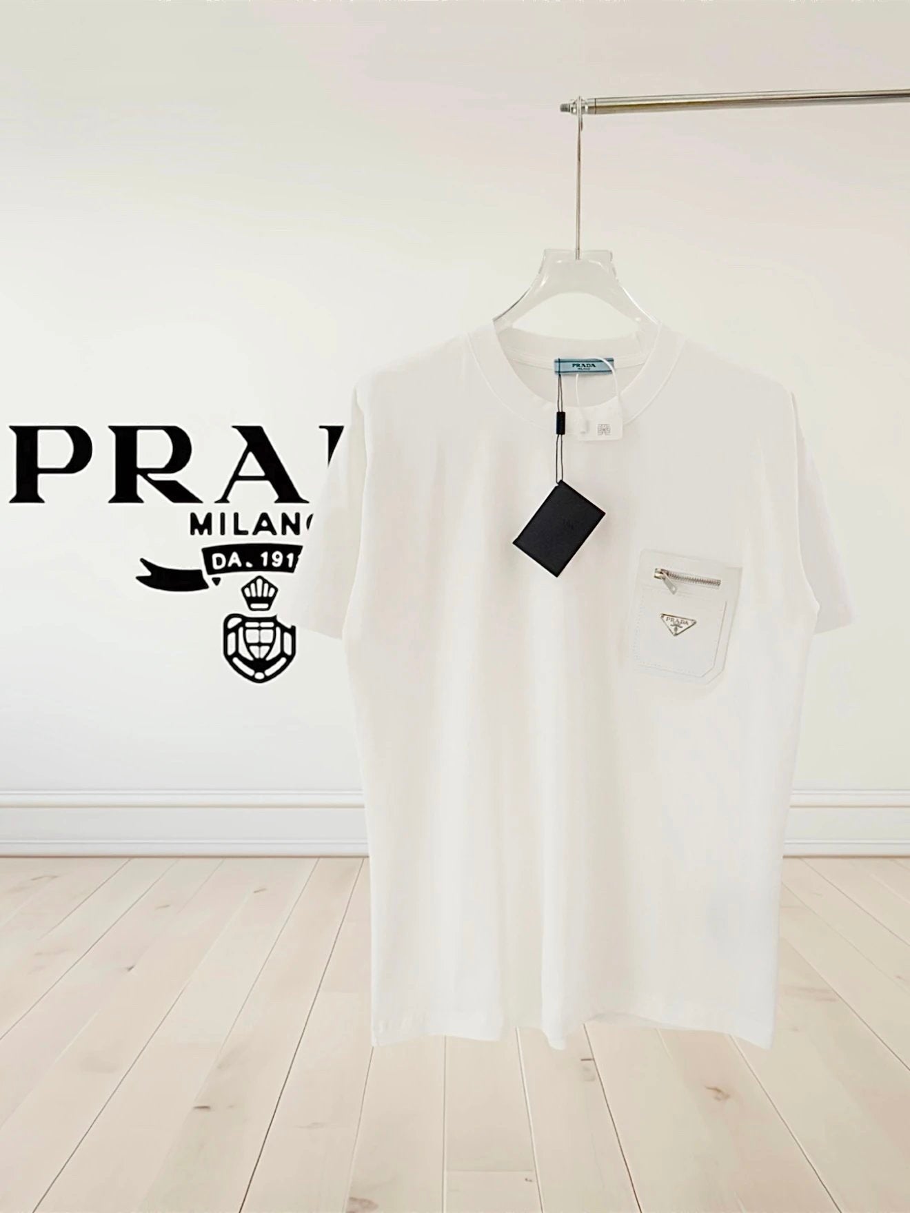 PRADA T-shirt Chest Patchwork Zipper Pocket Crew Neck Short Sleeve25ss New Pure Cotton Unisex Style T Casual T-Shirt Base Layer Shirt OS Loose design