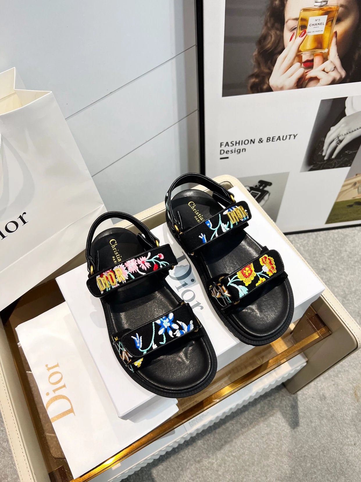 Chanel Shoes Spring and Summer New Holiday Lazy Sandals，Original1:1Development。
Simple and Versatile, Super Beautiful
Inner Lining Plastic Footpad：Water Dyed Sheepskin Lining
Large