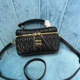 Miu Miu Bag Top version Version Surrogate Shopping Quality2023Winter New5BH226Cosmetic Bag Handbag，Classic Brand Signature of Imported Lambskin Matelasse Textured Embroidered Shoulder Crossbody Women's Bag Handbag Bento Box