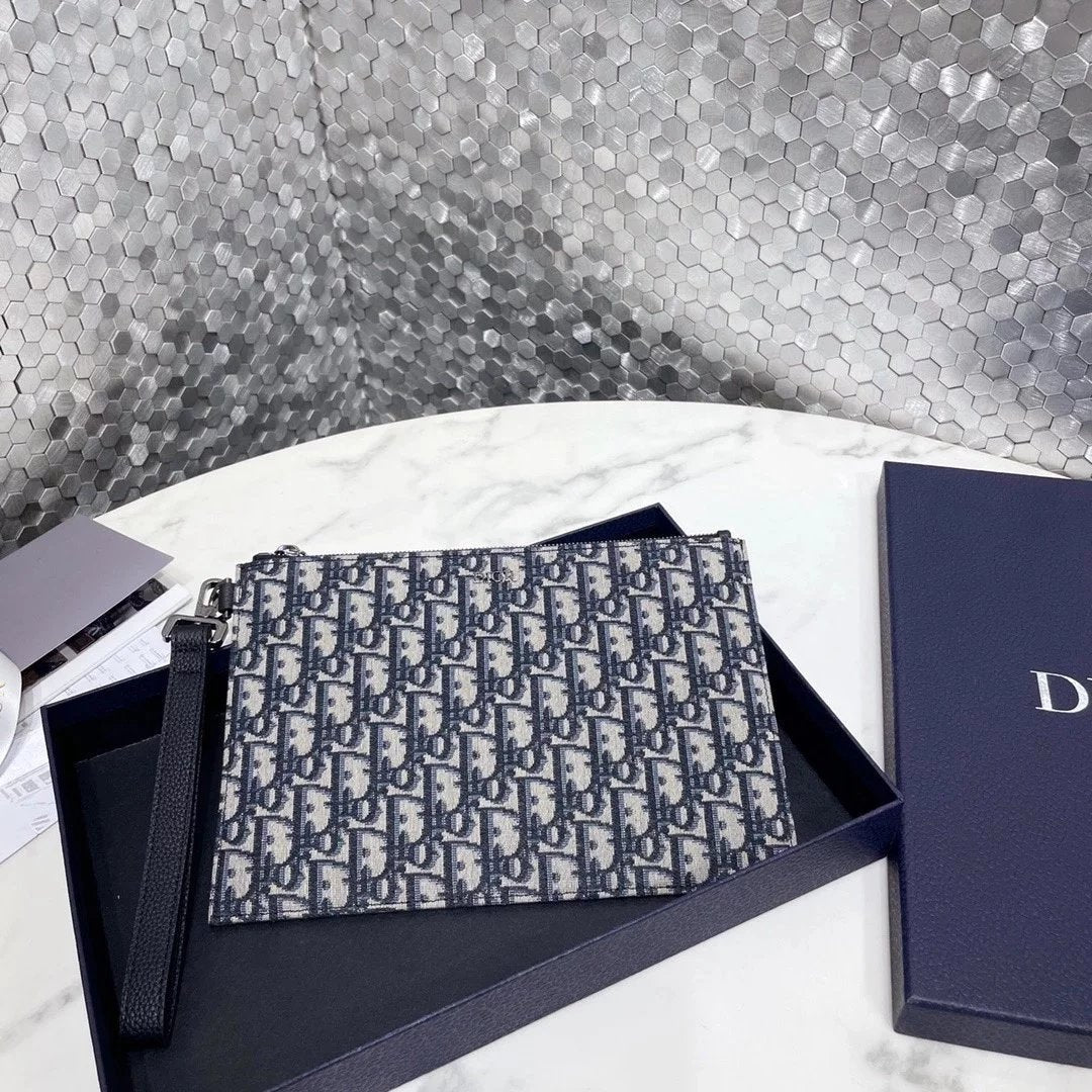 Dior Men's Bag Top version 【Imported Fabric】Surrogate Shopping Level Latest oblique Presbyopic Blue and Black Diamond Black and Gray Dijia A5Men's Clutch Hollow Leather Craft Men's Bag Large Capacity Handbag Dio Embroidered Grain Gray