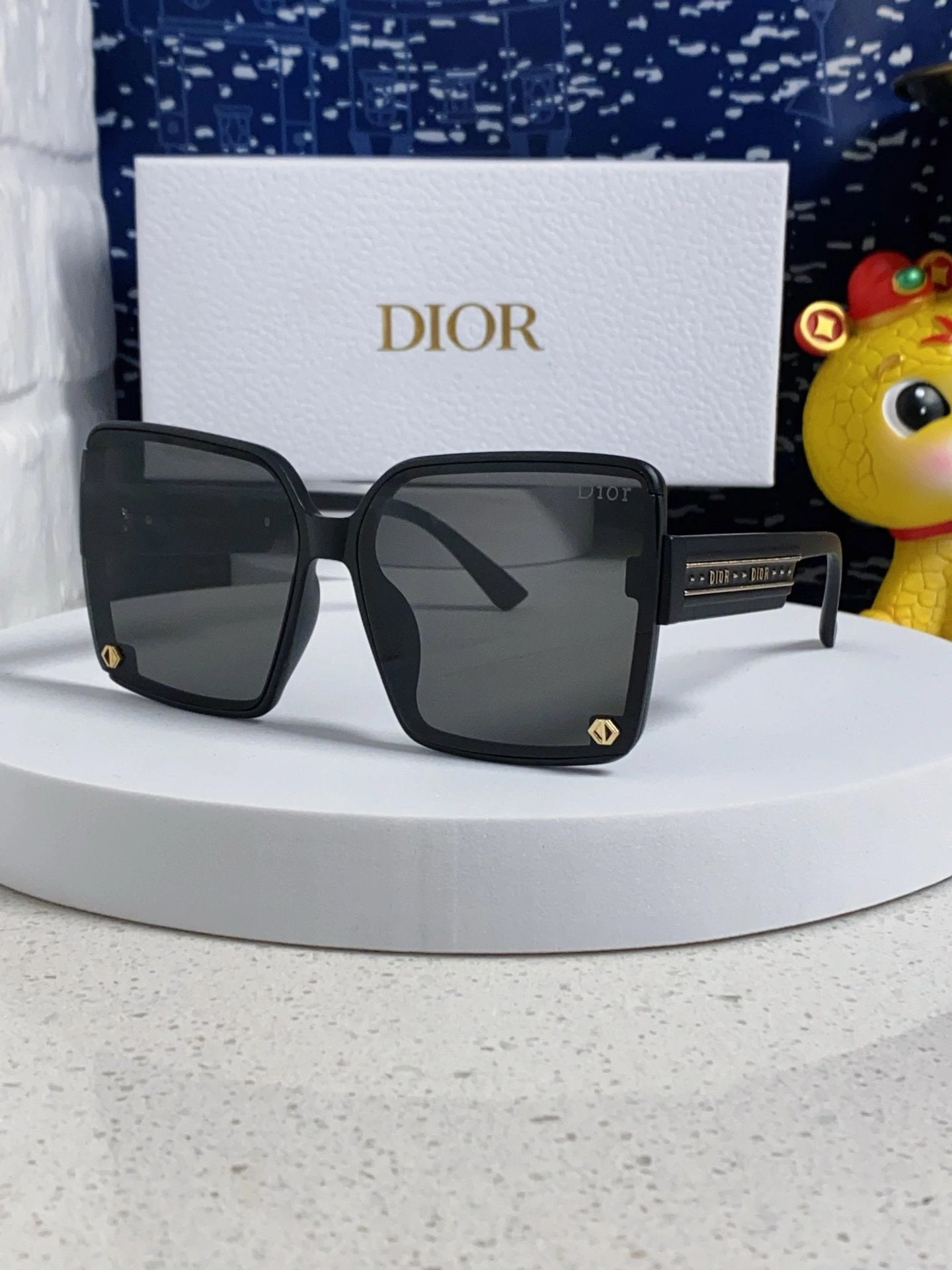 Dior Sunglasses Letter Print Temple Sunglasses Slimming Non-Prescription Women's Driving Beach Fishing UV Protection25ss New Sports Casual Versatile