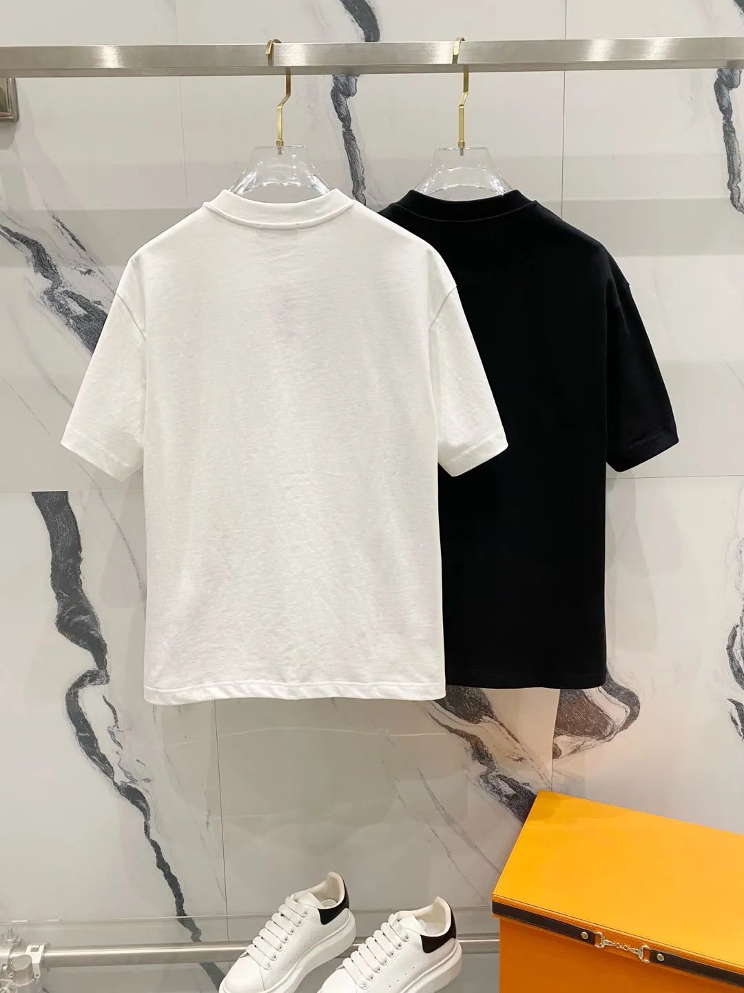 Balenciaga T-shirt Unique Asymmetric Embroidery BB Letters LOGO Logo Crew Neck Short Sleeve25ss New pure cotton T Unisex T-Shirt OS Loose Fit Base Shirt Top T-Shirt Short Sleeve
