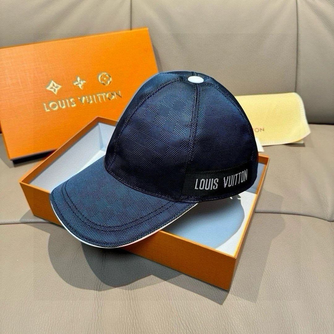 Louis Vuitton LV Hat Checkerboard logo Baseball Cap Sunshade Sun Protection Duckbill Cap Unisex Couple Style Large Head Circumference Slimming Face Curved Brim Versatile Sports Hat