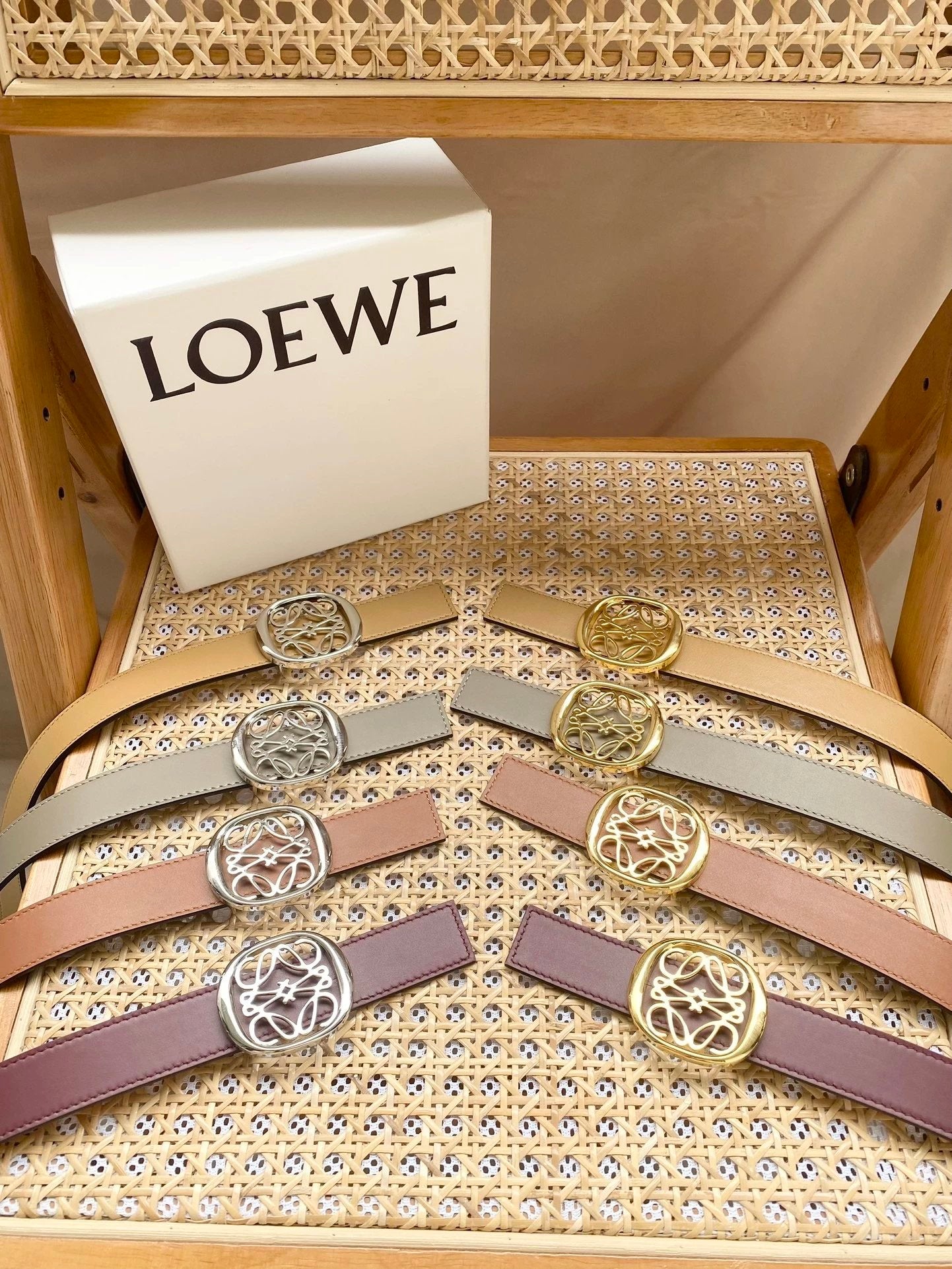 LOEWE Belt Top version Original Single Belt Women's Original Single Belt Women's Width2.8cm Genuine Goods Quality Counter Full Set of Packaging Selected Imported First Layer Calfskin Leather Feel Comparable to Genuine Goods Boutique Letter Buckle Official