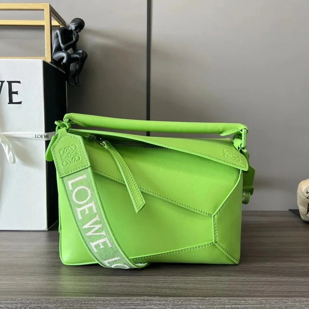 LOEWE Women's Bag Top version 【Original Leather】New Single Color Glaze Puzzle Geometric Bag Ceramic Hardware Wide Shoulder Strap Small Size24cm Luojia Men's and Women's Bags Shoulder Bag Messenger Bag Handbag Embroidery Letter Wide Shoulder Straps Geometr