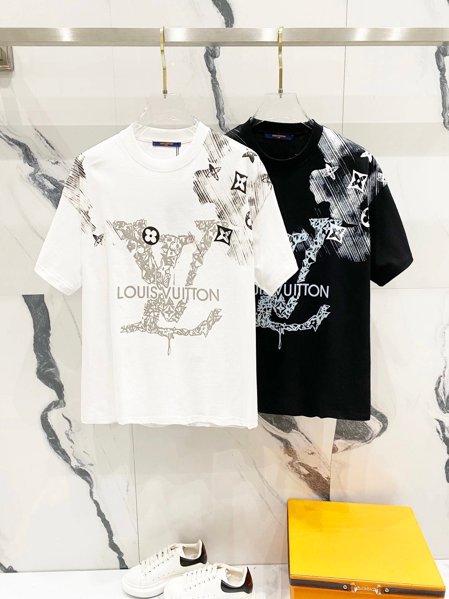 Louis Vuitton LV T-shirt Ink Wash Letter Print on Chest logo round Neck Short Sleeve25ss New Pure Cotton Unisex Style T T-shirt OS Loose Fit Base Shirt Top Half Sleeve T-Shirt