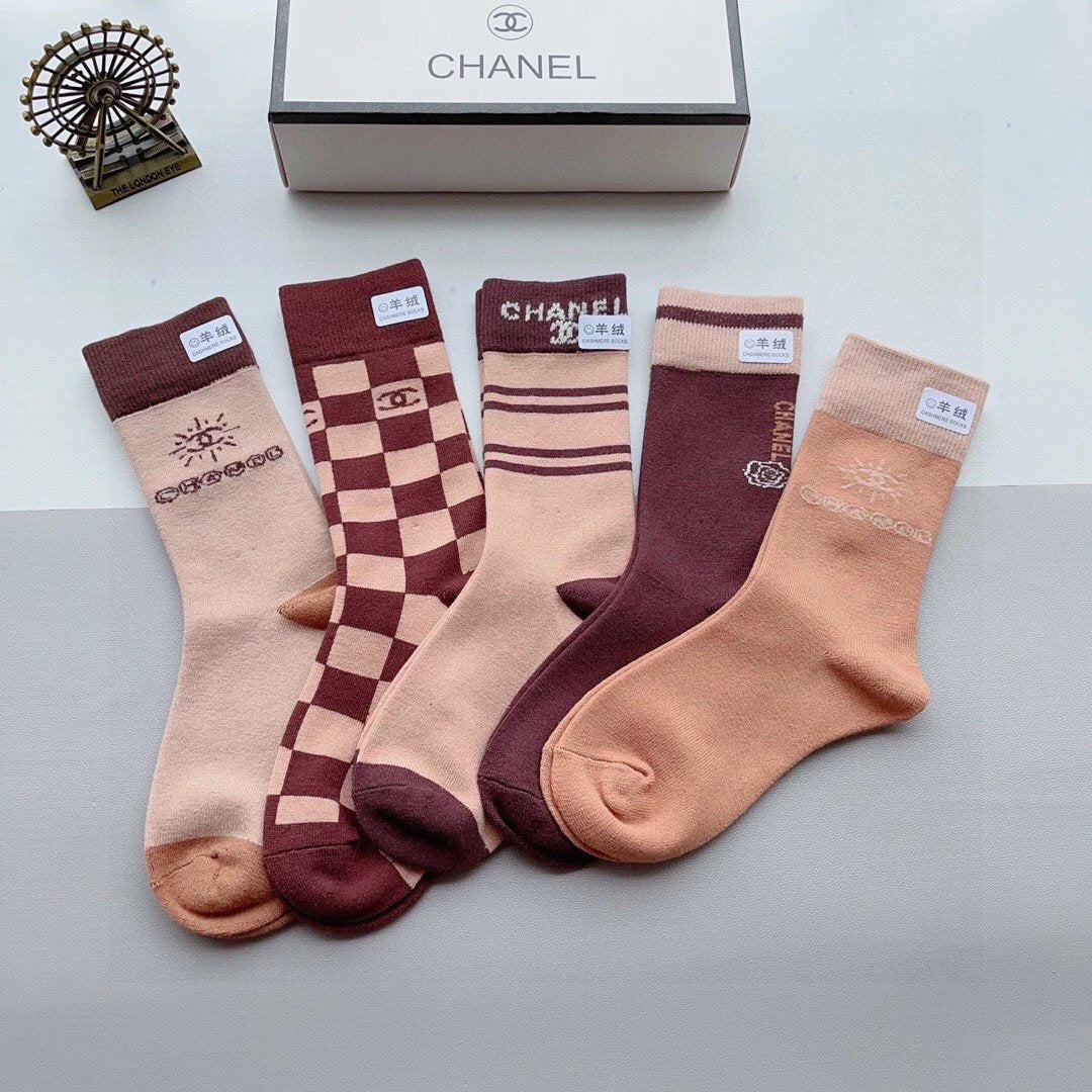 Chanel Sock Socks with Packaging（a Box5Double）High Version Cashmere Fabric，Trendy Must-Have Hot，Classic Letters logo Stockings，Personalized Fashion Versatile，