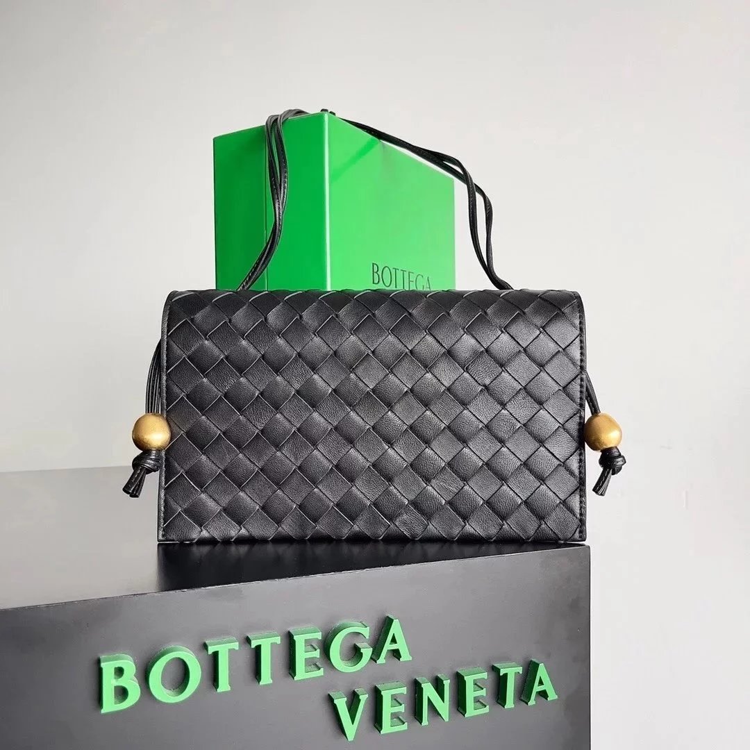 Bottega Veneta Women's Bag Top version 【Super Original Leather】Counter New Trio Large Mesh Bag, Dress Bag, Basketball Bag, Soccer Bag, Longer Bold Rope Bag, Ball Bag, Can Be Installed 10 Ball File Holder New Woven Underarm Bag Woven Bag Women's Bag Clutch