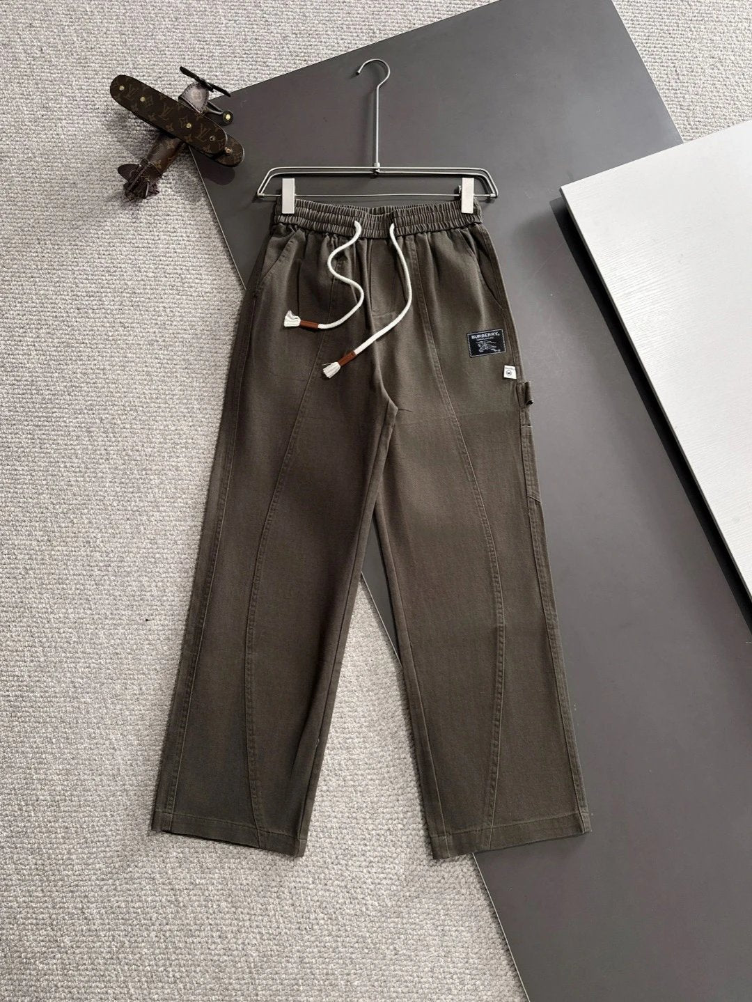 Burberry Sweatpants Front Rider Emblem logo Straight Leg Long Pants Sweatpants Unisex25ss Spring Summer New Loose Fit Versatile Plus Size Casual Pants