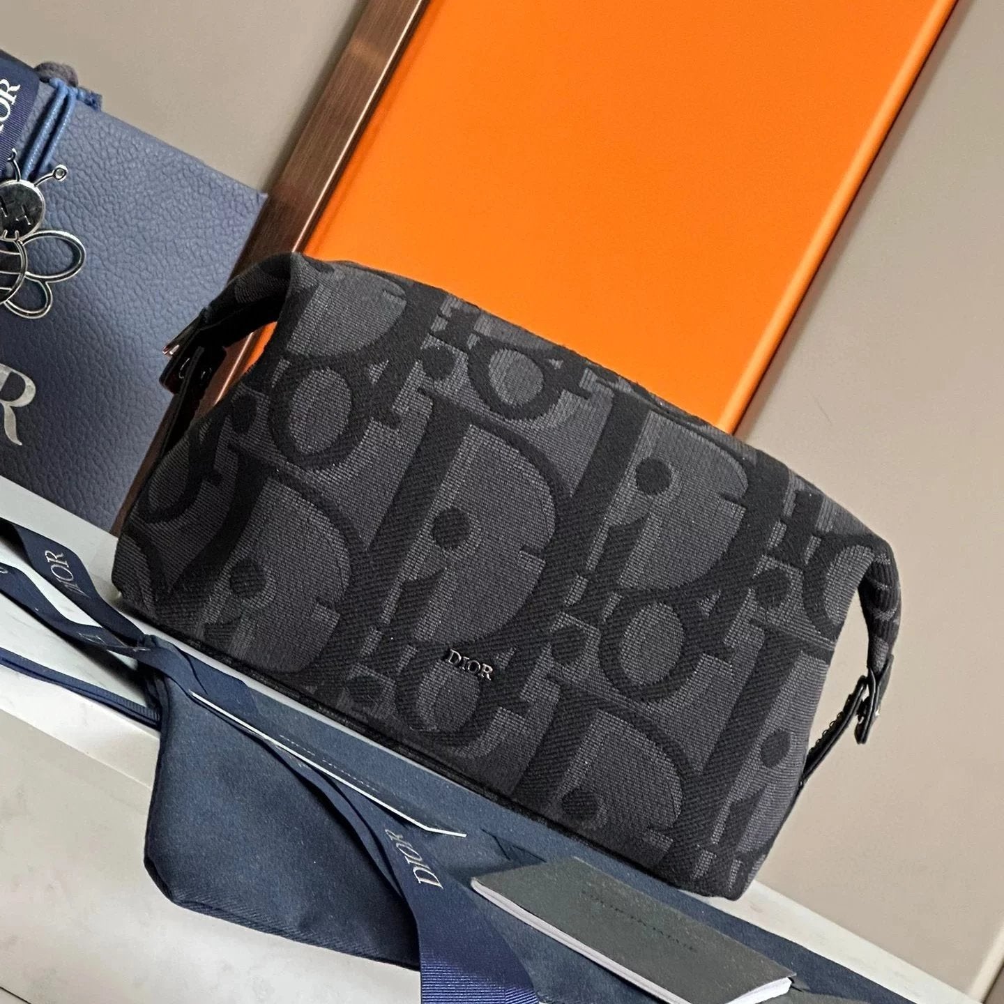 Dior Women's Bag Top version Di*Original Order weekender Series Oversized Oblique Printed Wash Bag Cosmetic Bag Men's and Women's Same Style Can Be Matched weekender40Travel Bag Use