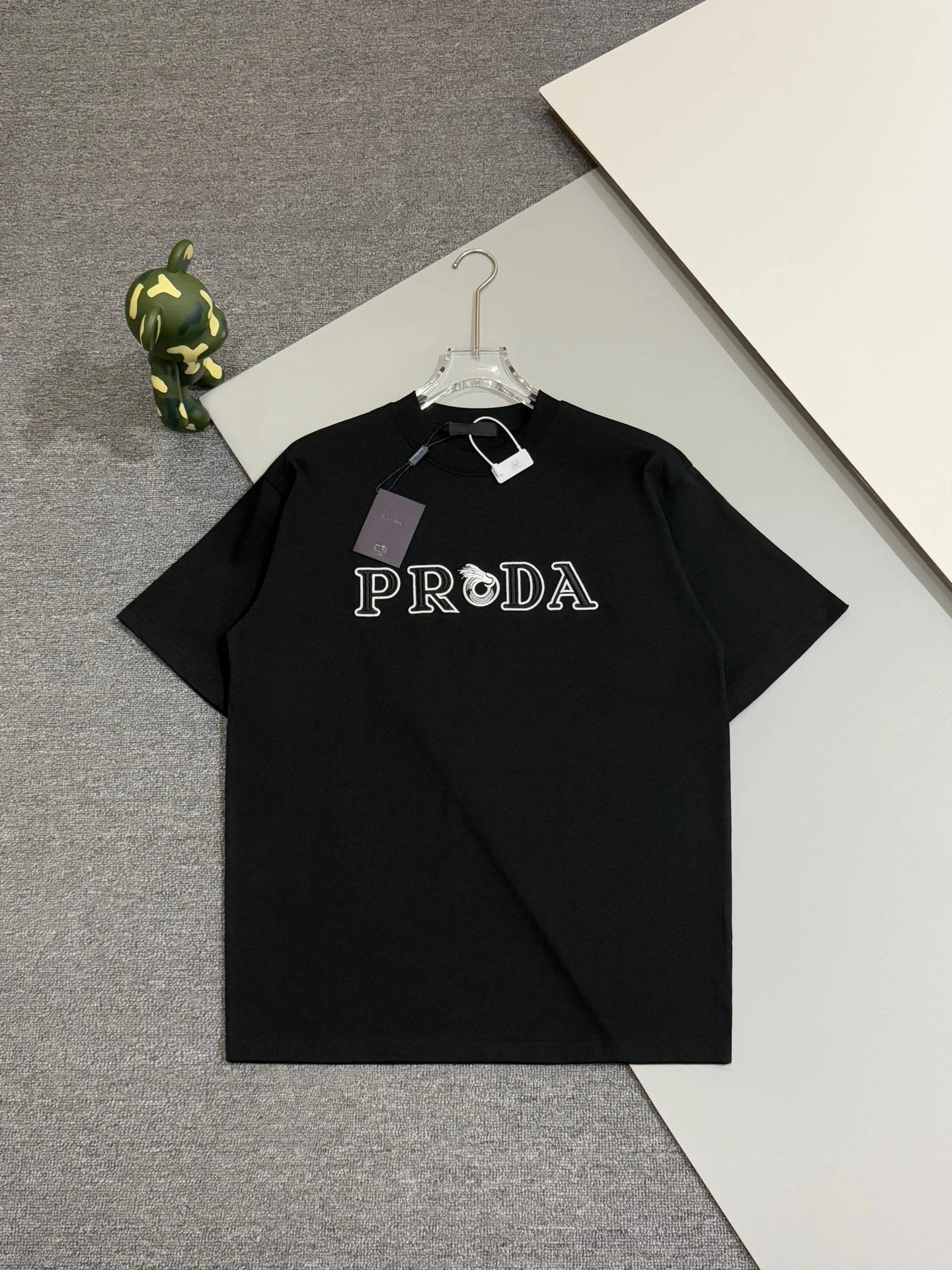 PRADA T-shirt Chest Letter Embroidery logo round Neck Short Sleeve25ss New Pure Cotton Unisex Style T T-shirt OS Loose Fit Base Shirt Top Half Sleeve T-Shirt