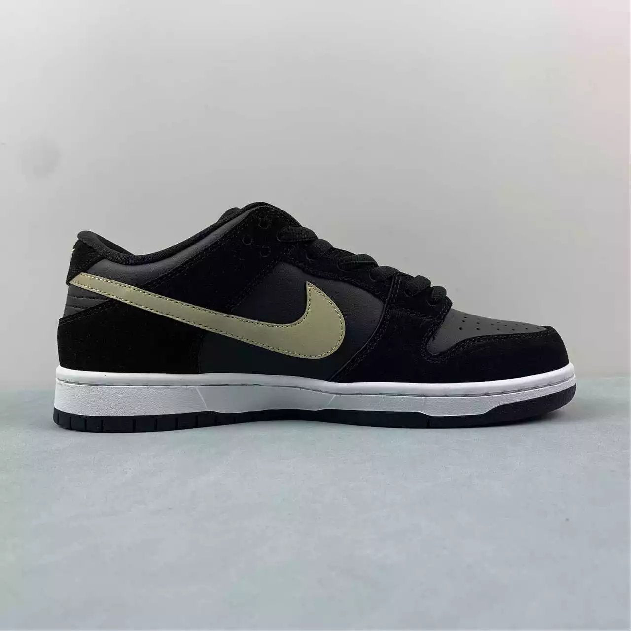 Nike Dunk Low shoes