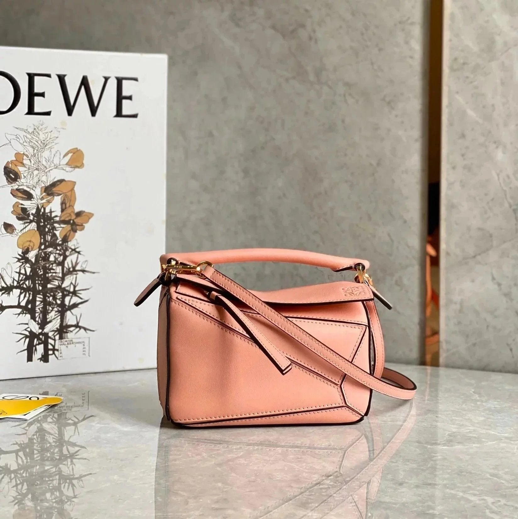 LOEWE Women's Bag Top version 【Level Surrogate Shopping】puzzle Geometric Bag Women's Bag mini18cm Mini Geometric Bag Crossbody Bag Small Size24cm Medium29cm Splicing Box Bag loewe Classic Geometric Crossbody Bag