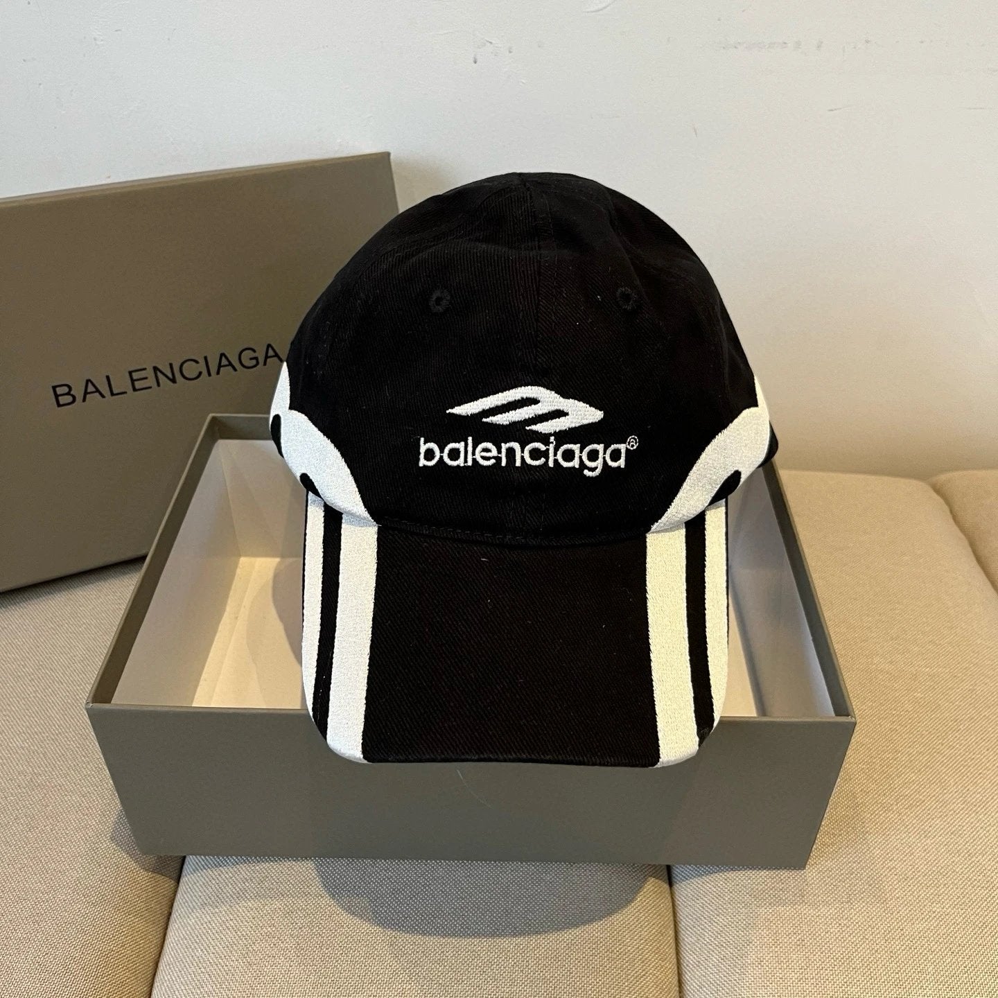 Balenciaga Hat Letter Embroidery logo Baseball Cap Sunshade Sun Protection Duckbill Cap Slimming Face Curved Brim Versatile Large Head Circumference Sports Hat Unisex Couple Style