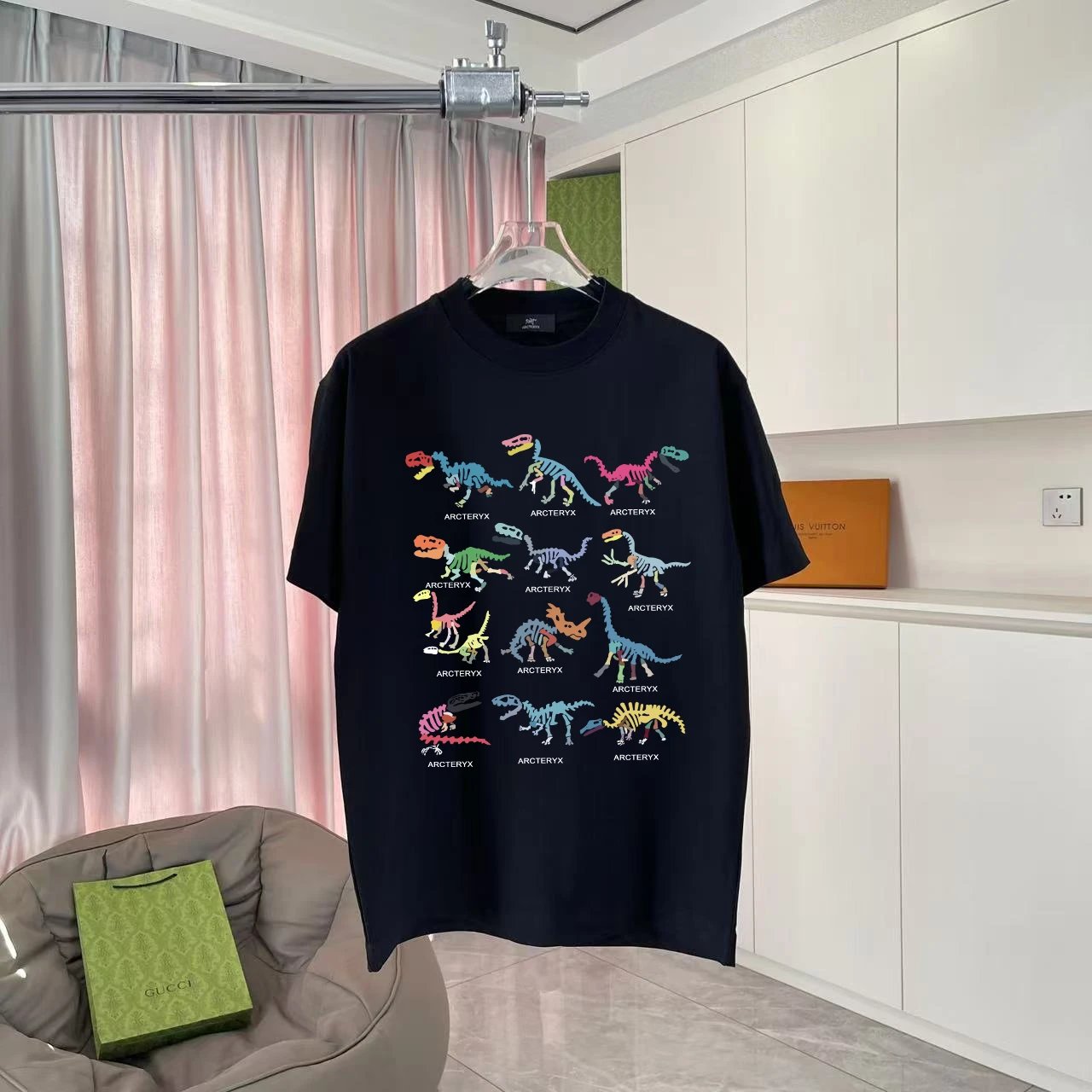 Arc'teryx T-shirt Dinosaur Pattern Print on the Chest logo round Neck Short Sleeve25ss New pure cotton T Unisex T-Shirt OS Loose Fit Base Shirt Top Half Sleeve T-Shirt