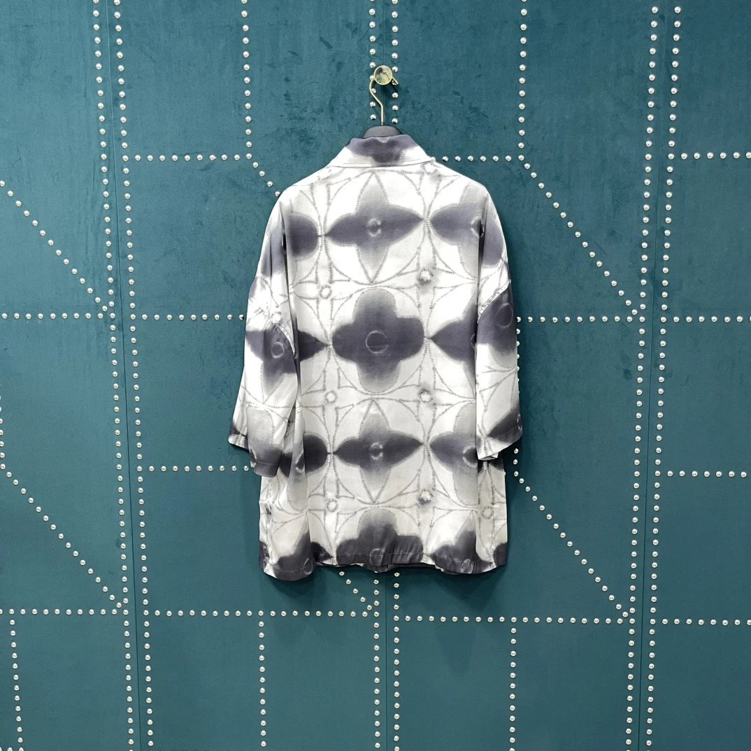 Louis Vuitton LV Shirt Clover Gradient logo Shijia Turn-down Collar Short Sleeve Shirt Versatile Business Unisex Casual Slim Fit Jacket